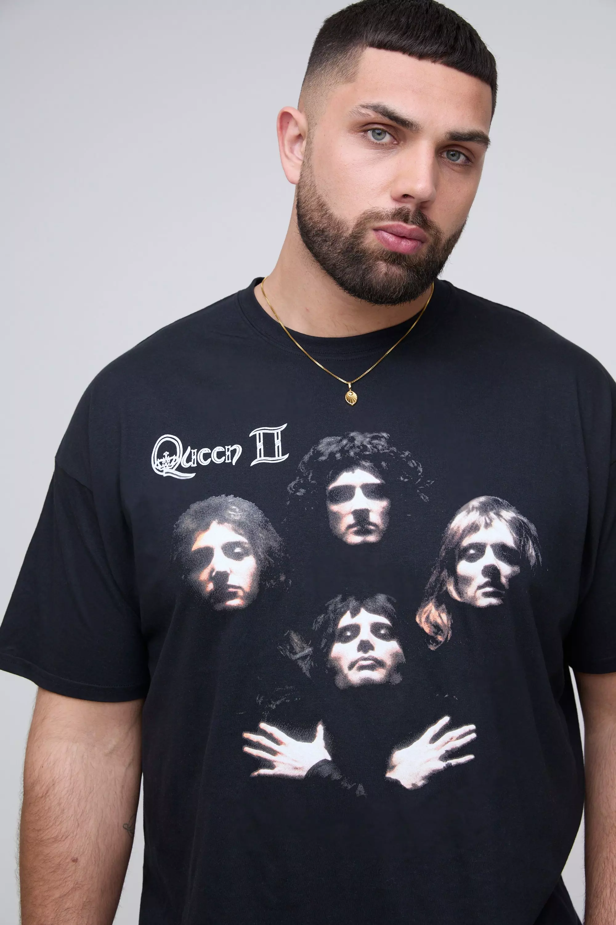 Black Plus Oversized Queen License Print T-Shirt alternative image
