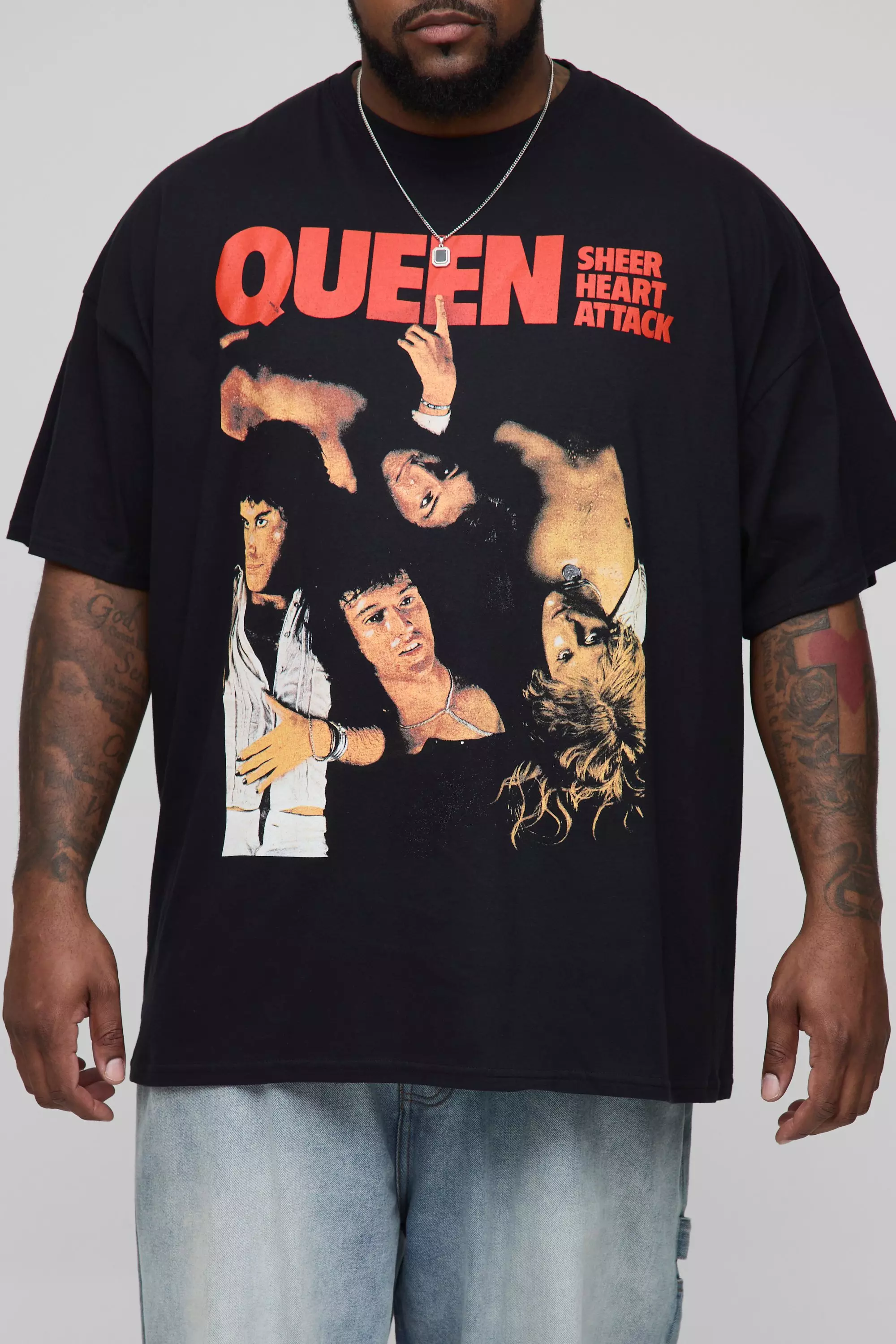 Black Plus Oversized Queen License Print T-Shirt alternative image