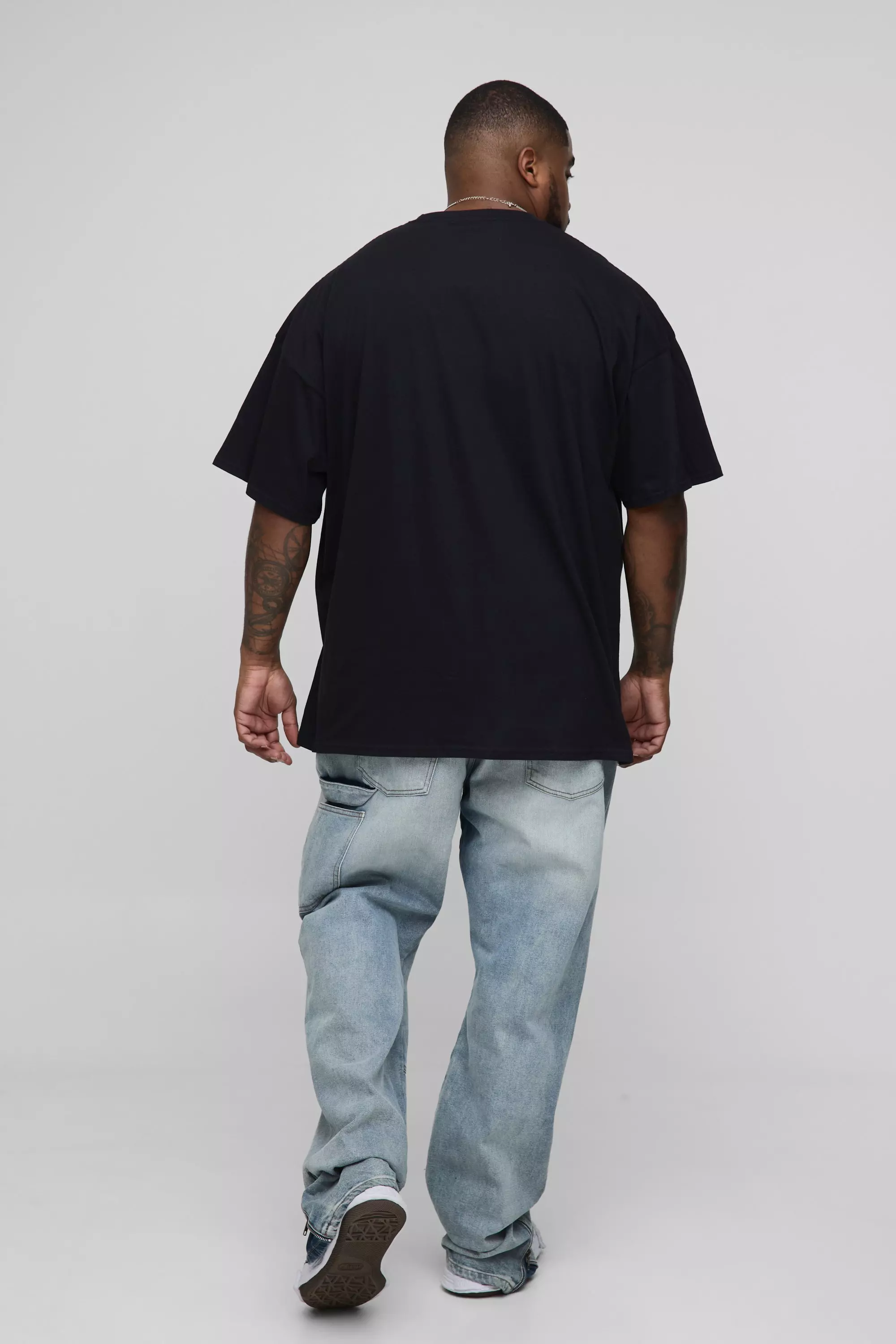 Black Plus Oversized Queen License Print T-Shirt alternative image