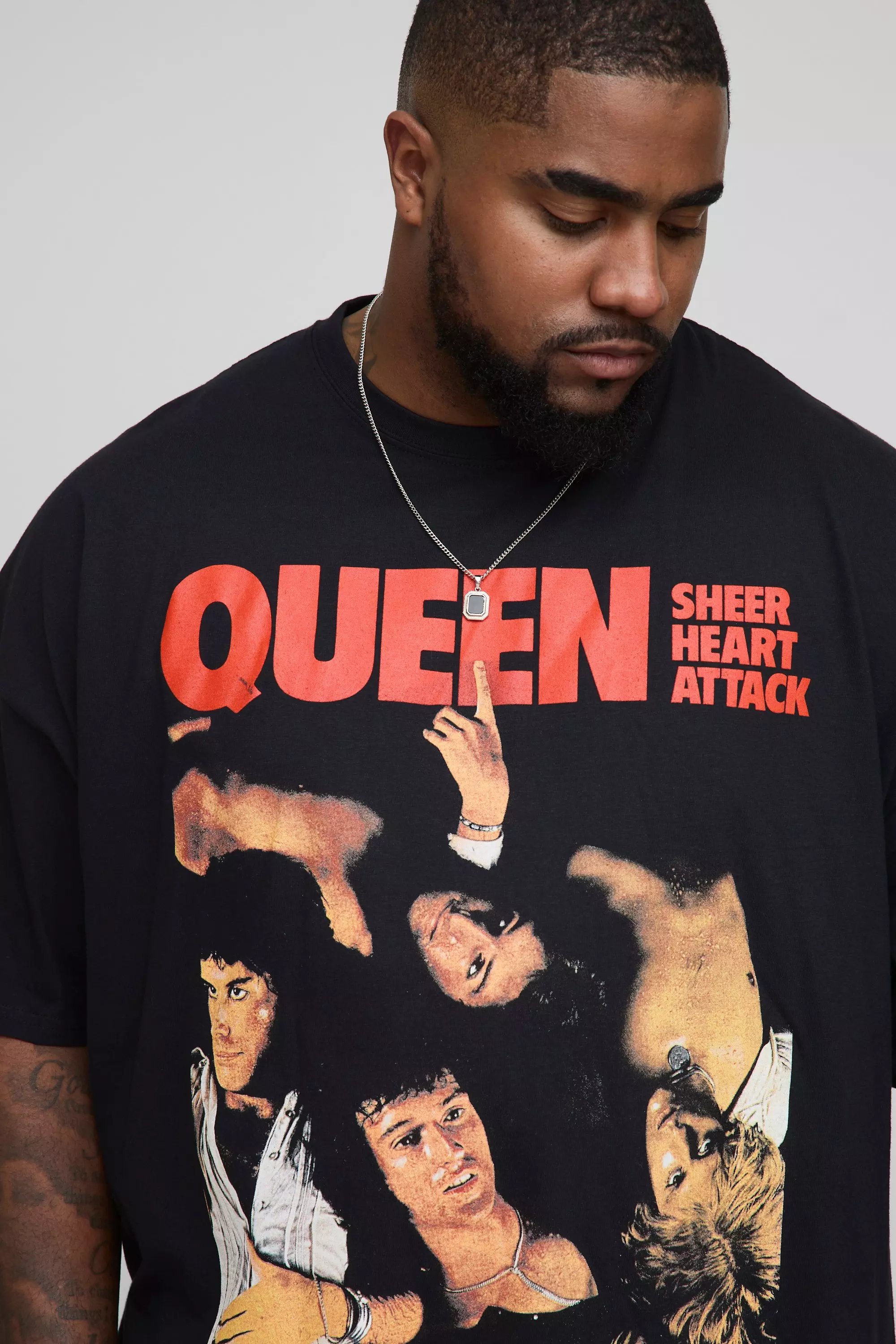 Black Plus Oversized Queen License Print T-Shirt alternative image