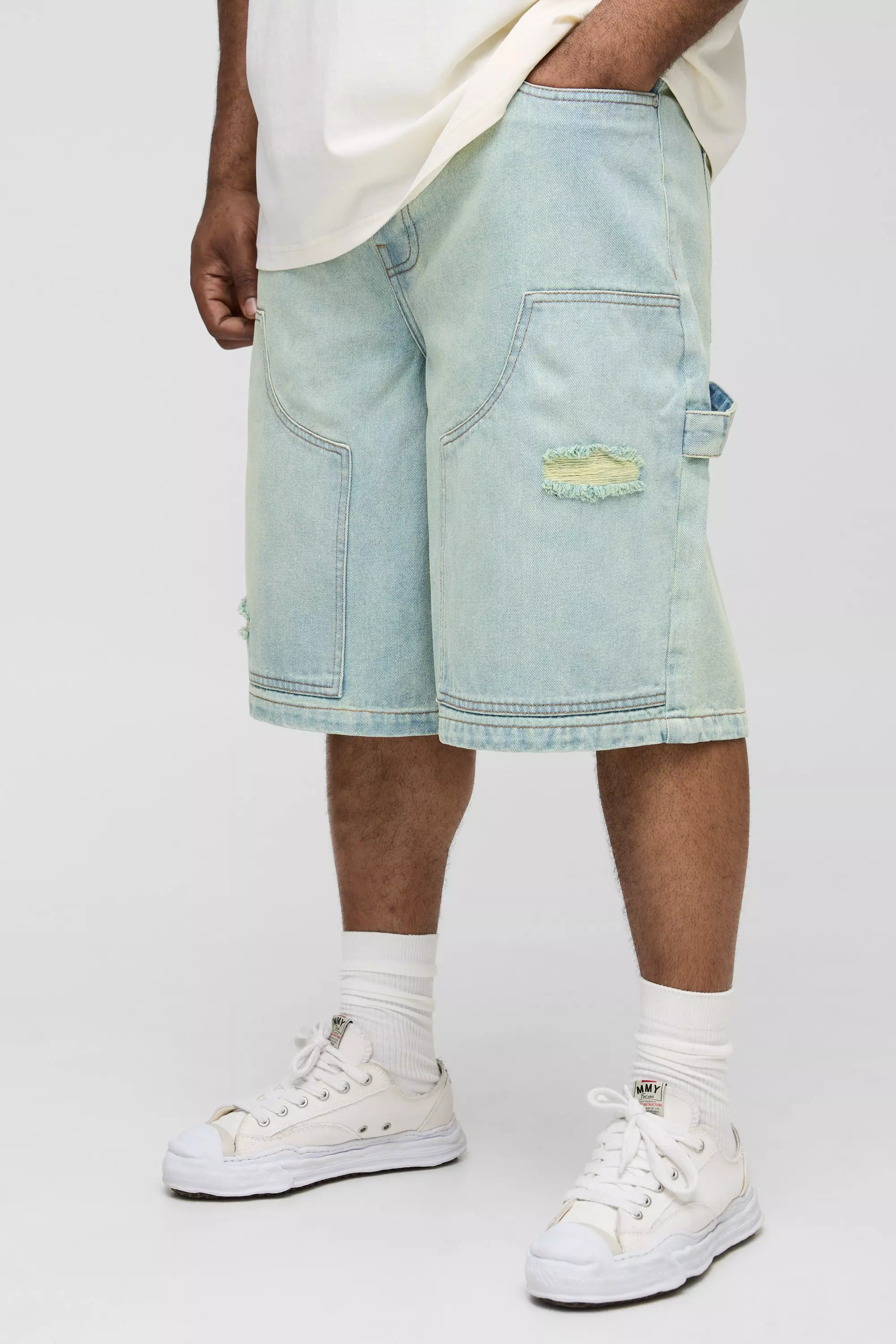 Plus Relaxed Fit Bleach Wash Distressed Carpenter Jorts | boohooMAN DE