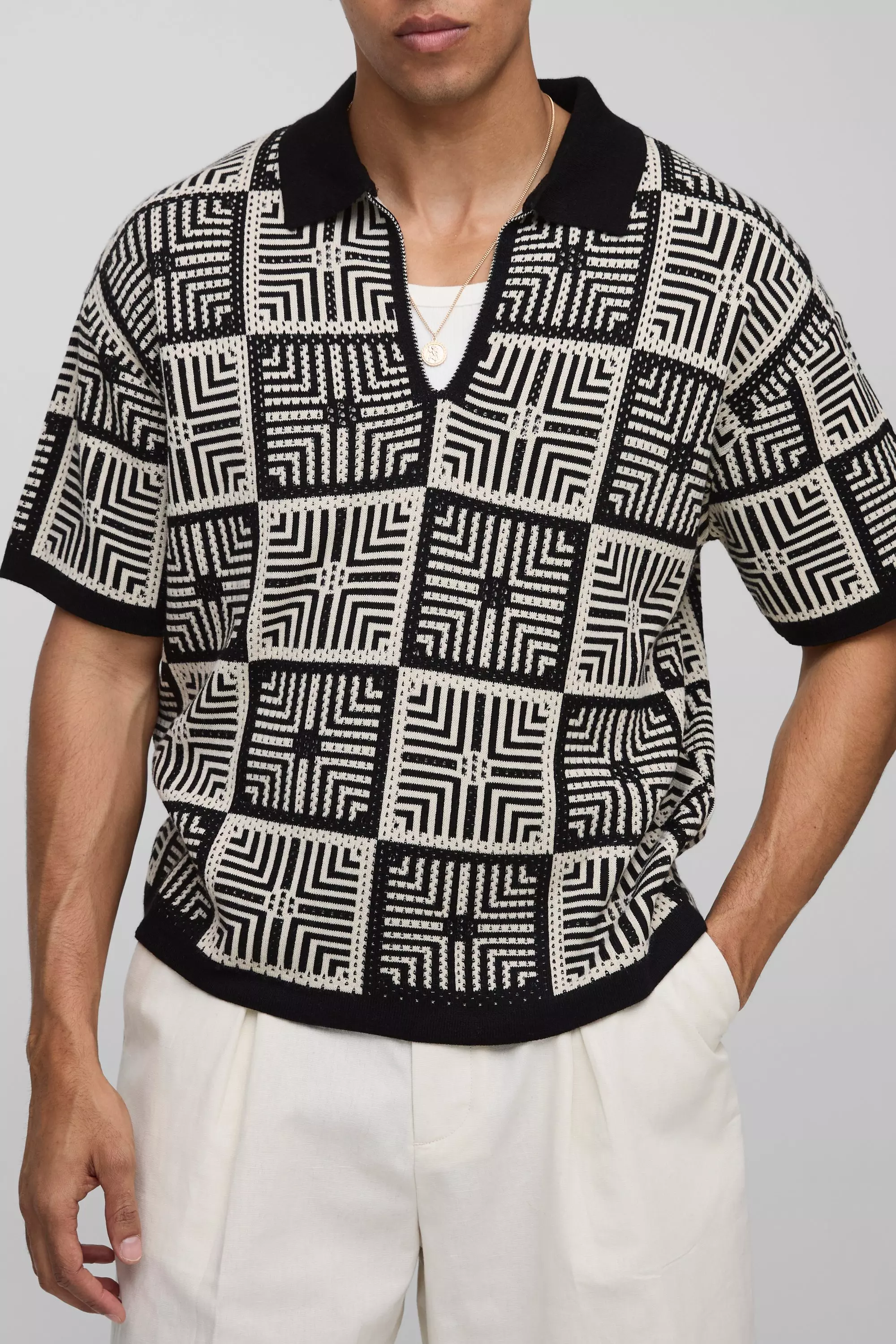 Polo oversize à col V en crochet, Black autre image