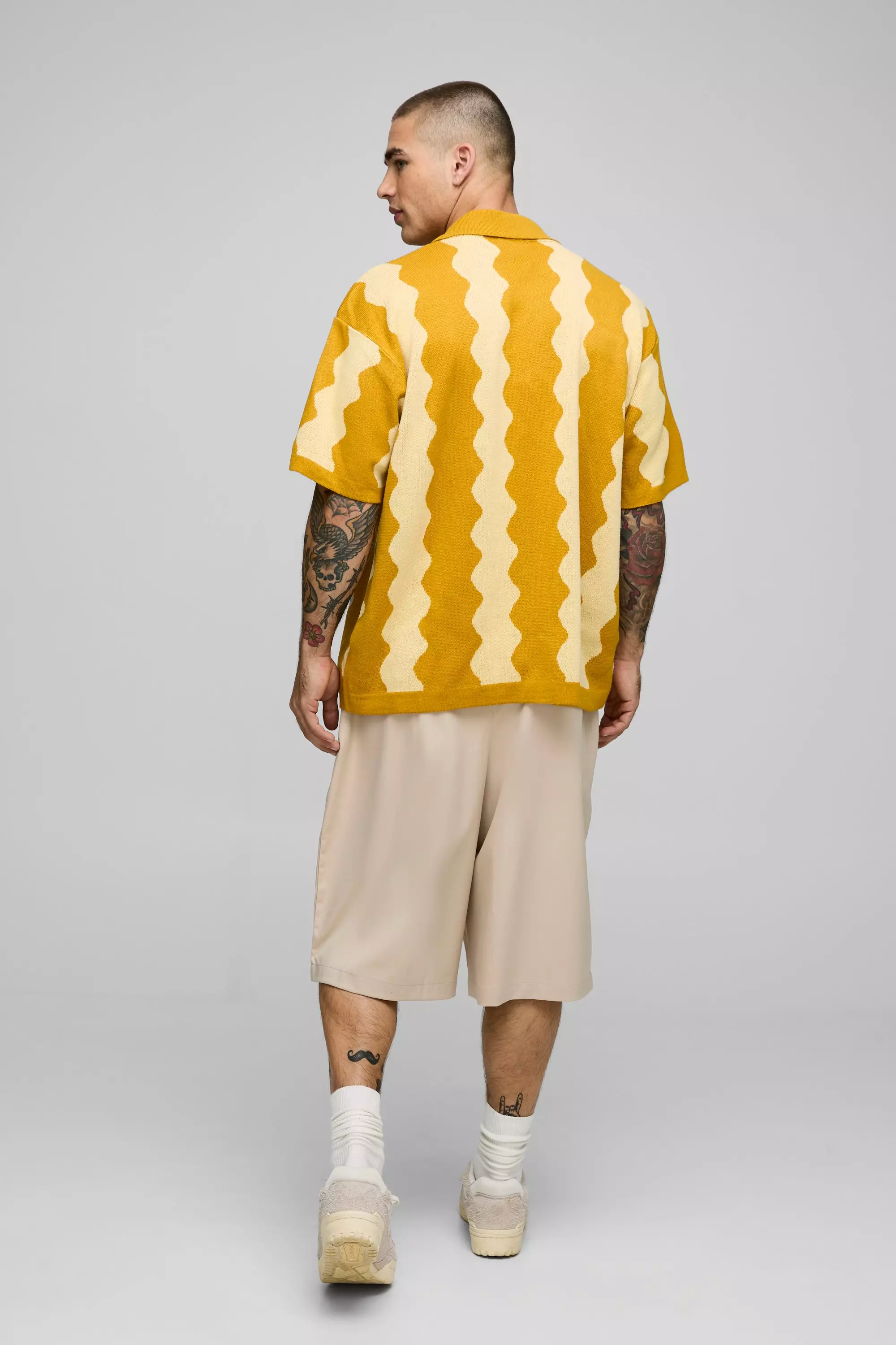Polo oversize in maglia in jacquard con scollo a V, Mustard immagine alternativa