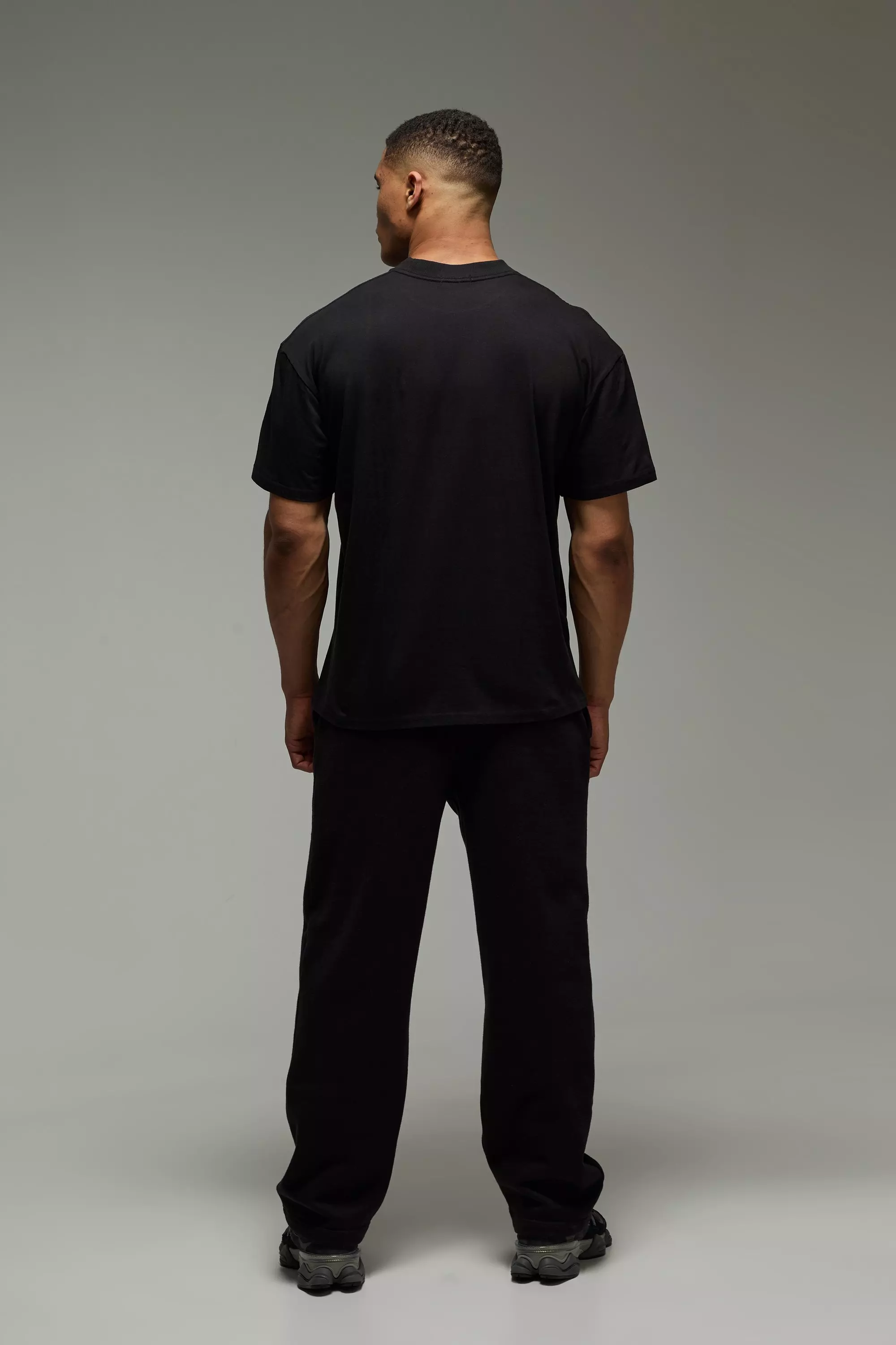 Black MAN Active Chest Day Oversized Extended Neck T-Shirt alternative image
