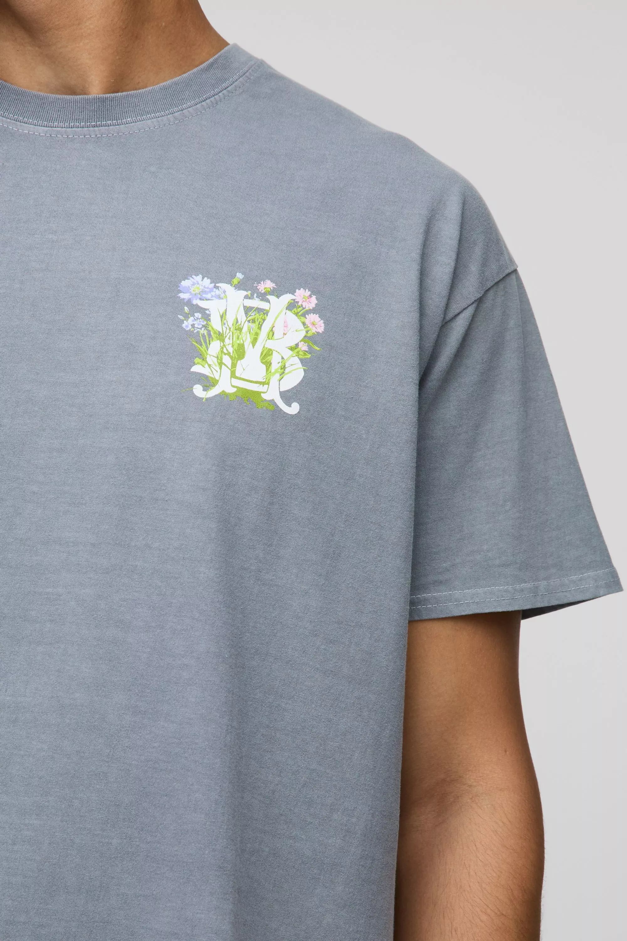 Lilac Oversized Floral Crest Graphic T-Shirt alternative image