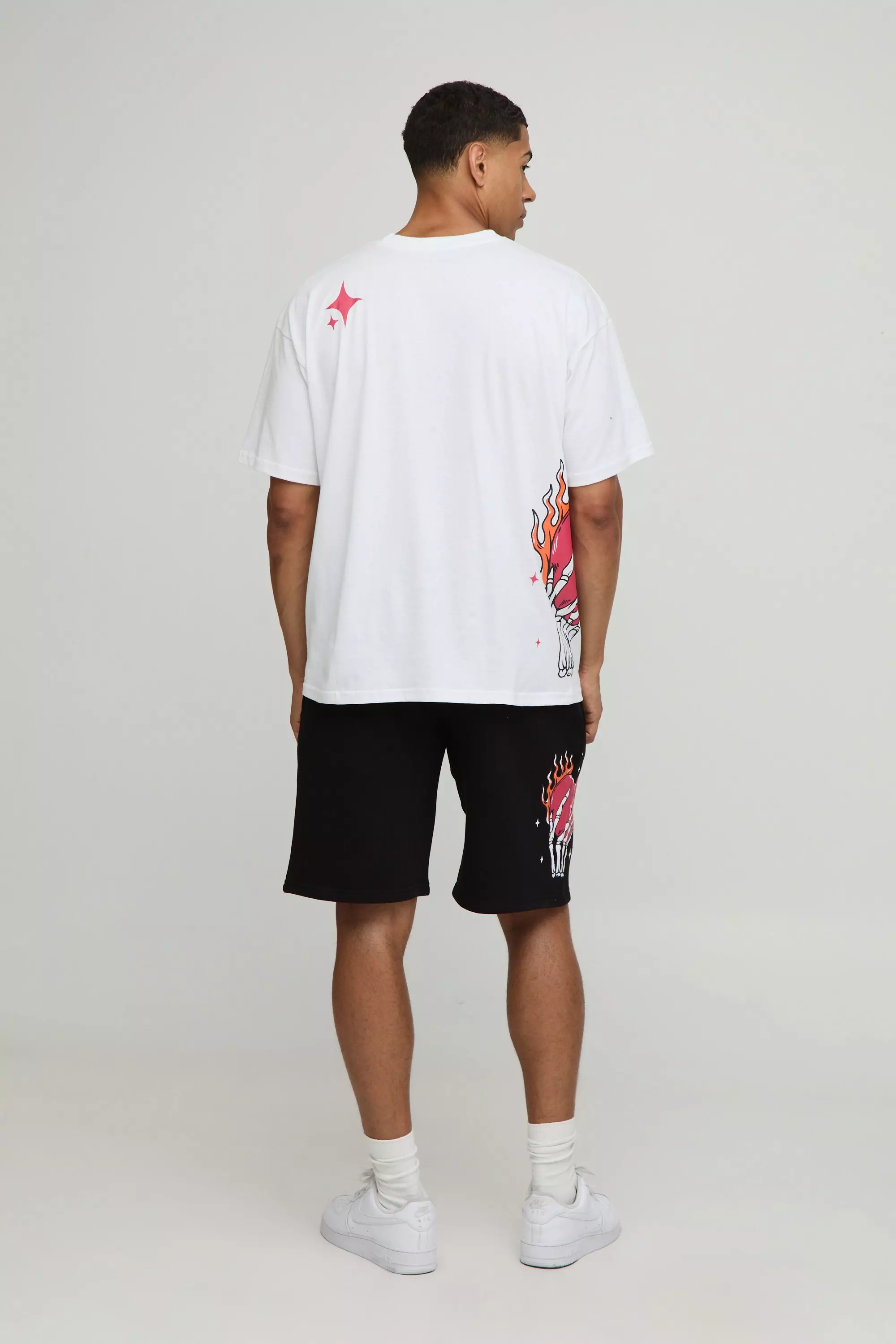 Oversized Mid Length Heart Graphic Shorts | boohooMAN USA