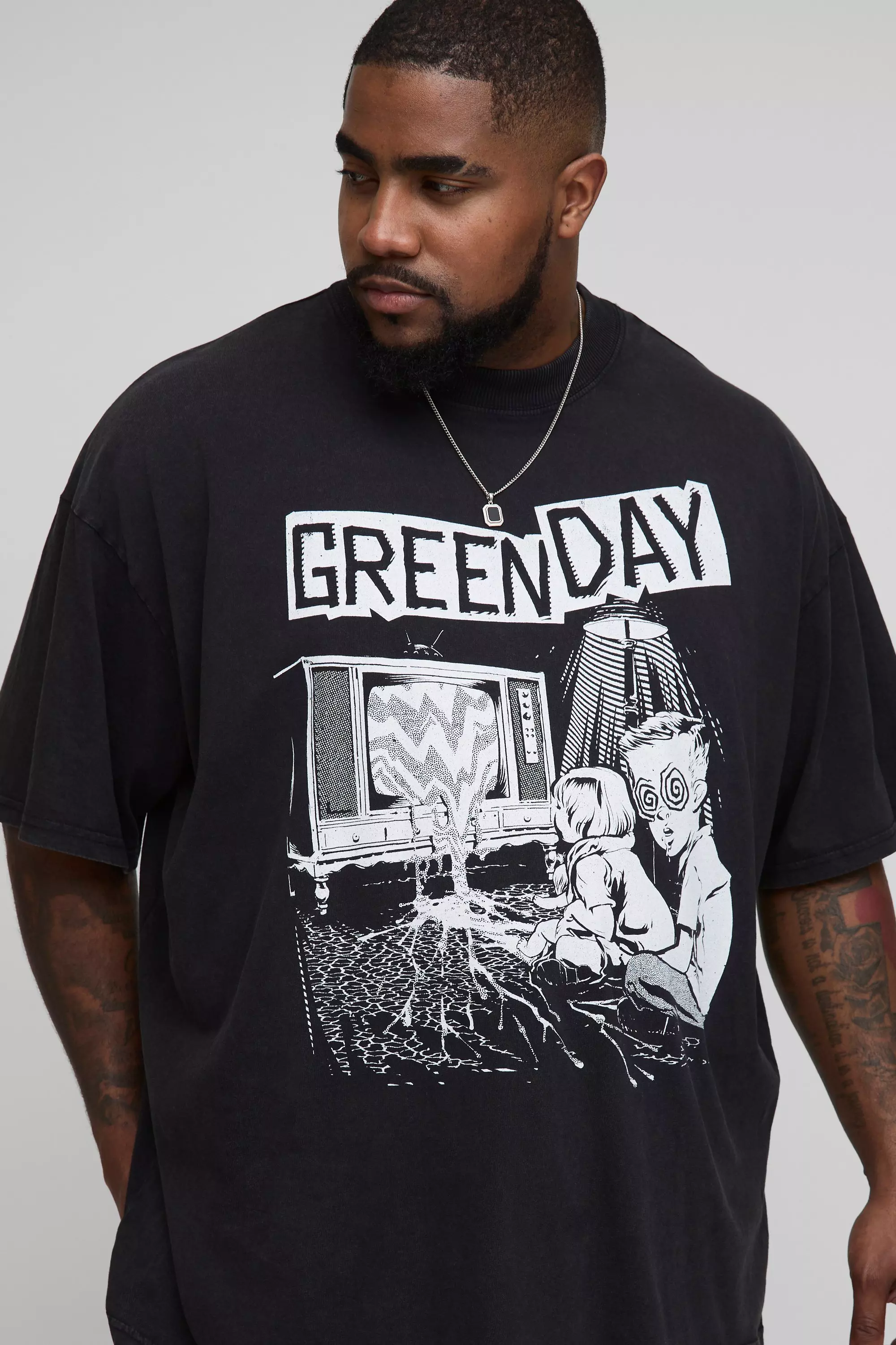 Plus Oversized Motley Crue License Print T-Shirt | boohooMAN USA