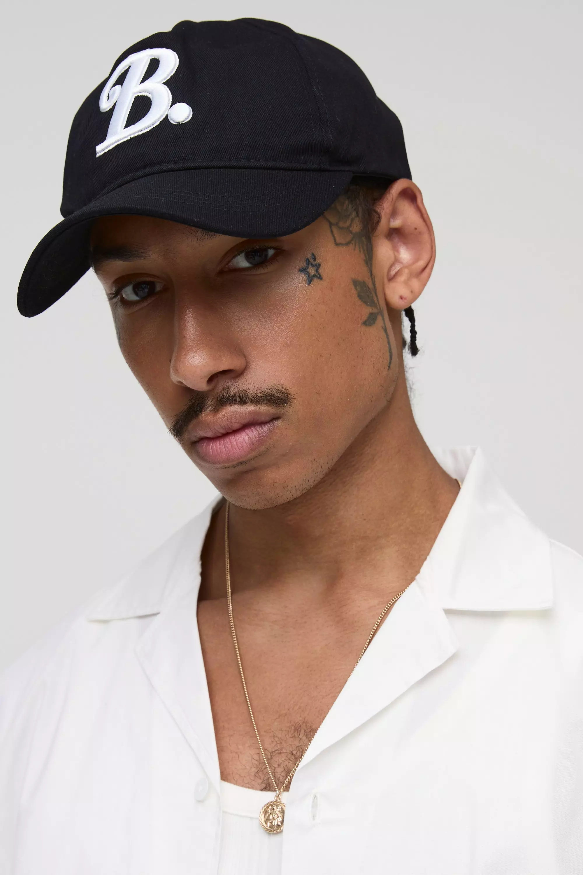 B Embroidered Cap Black