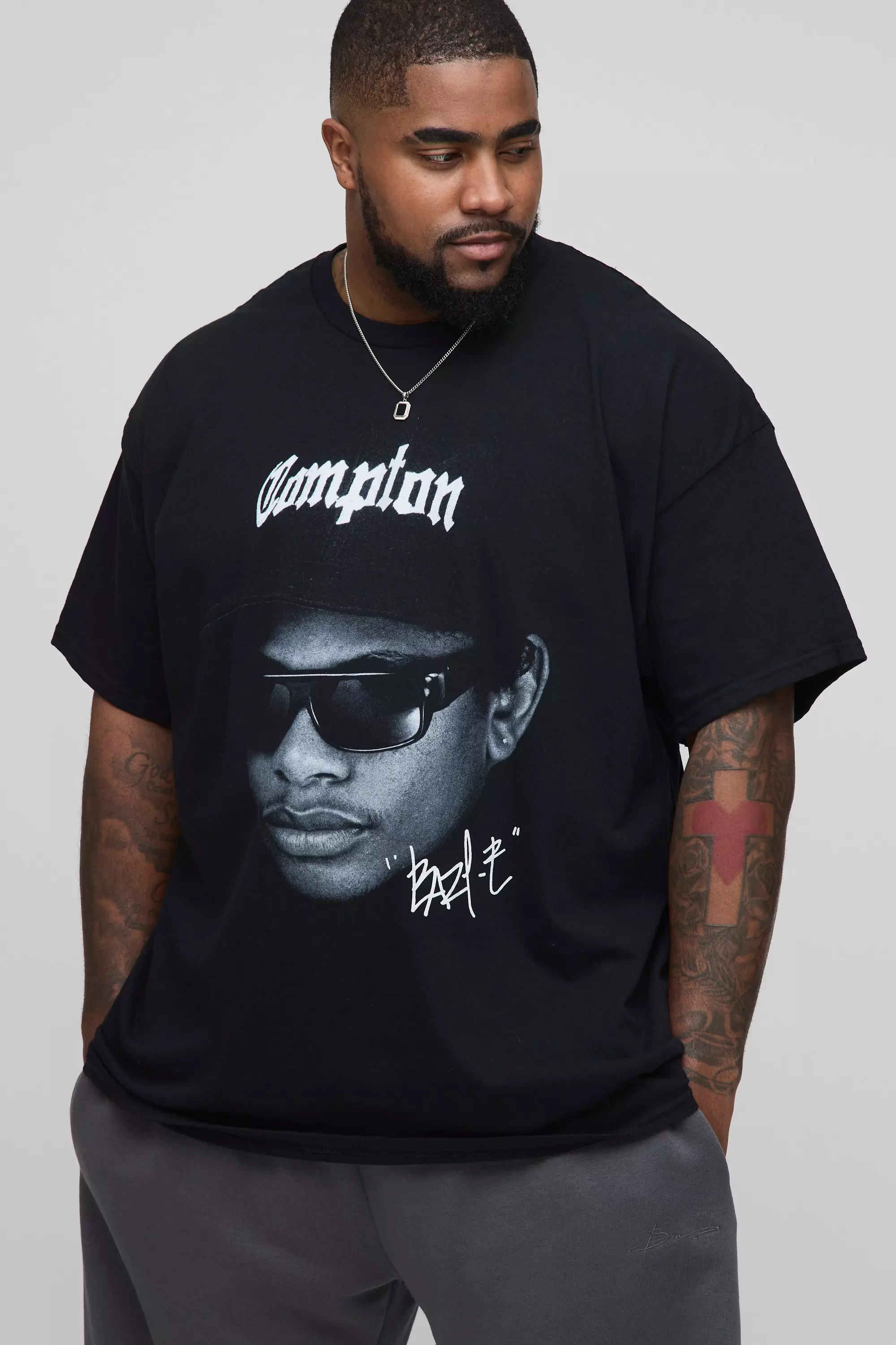 Plus T-Shirt mit lizenziertem Easy-E Print, Black alternatives Bild