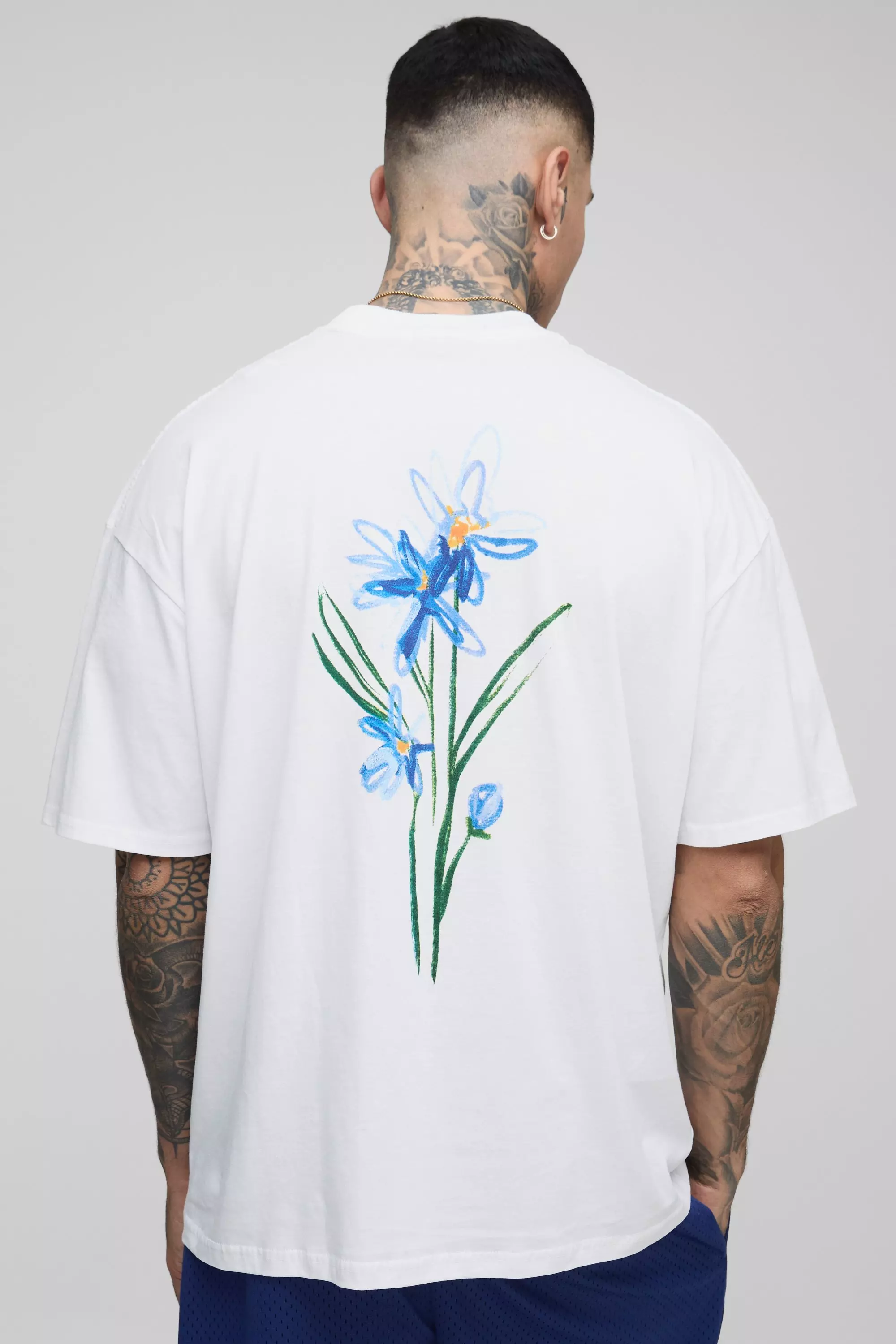 White Tall Oversized Bloemenprint T-Shirt Met Brede Nek alternatieve afbeelding