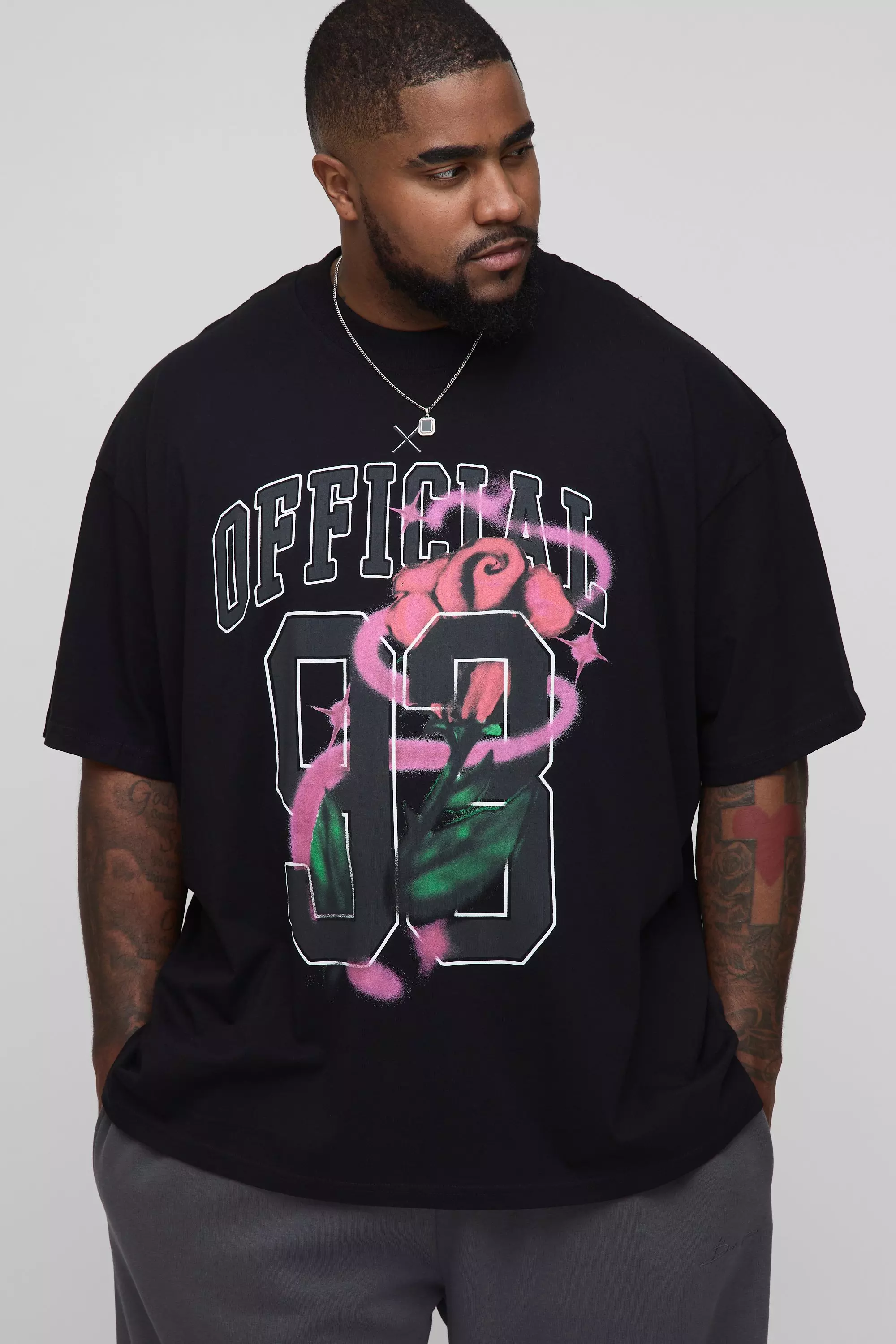 Plus Oversize T-Shirt mit floralem Official Print, Black alternatives Bild