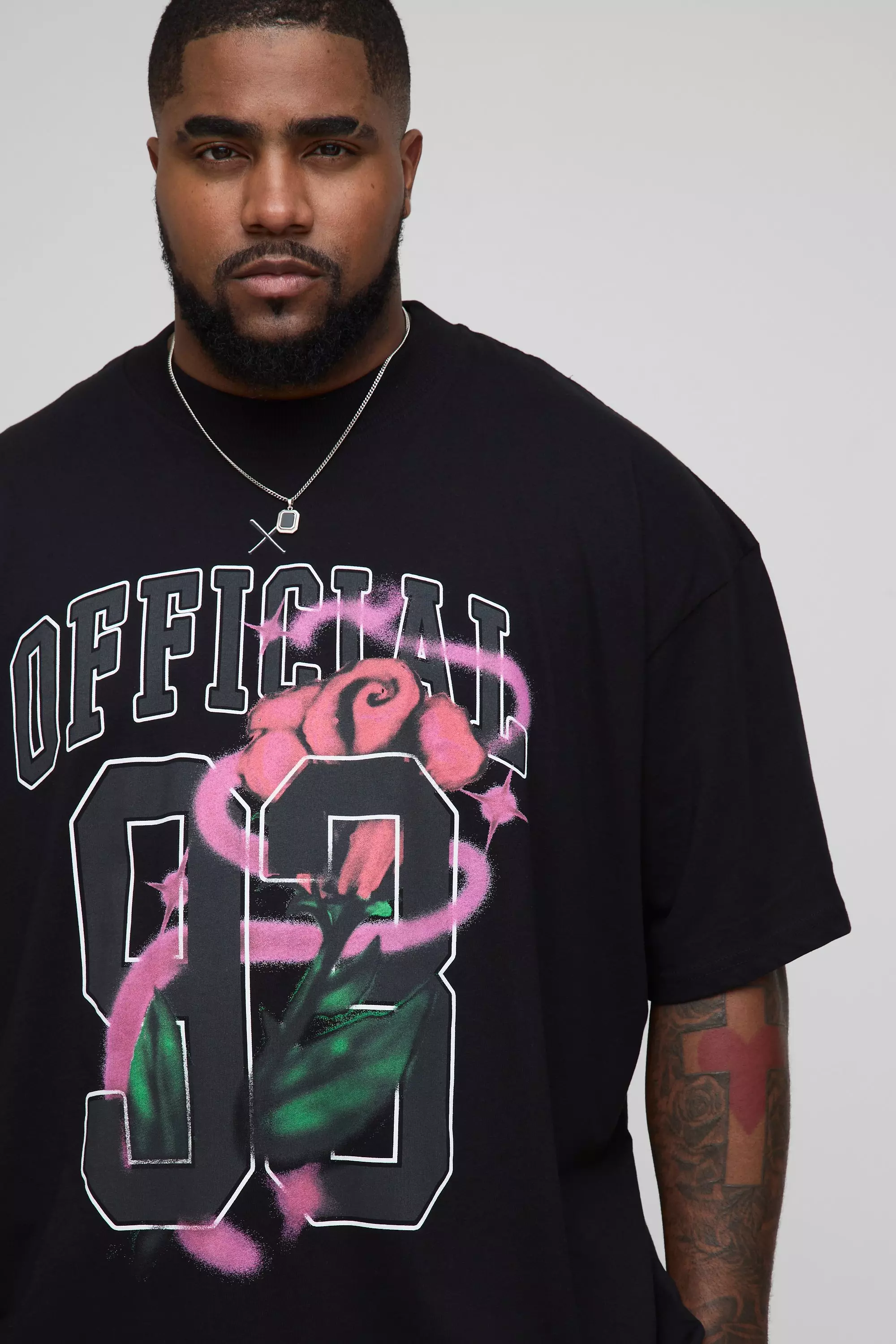 Plus Oversize T-Shirt mit floralem Official Print, Black alternatives Bild