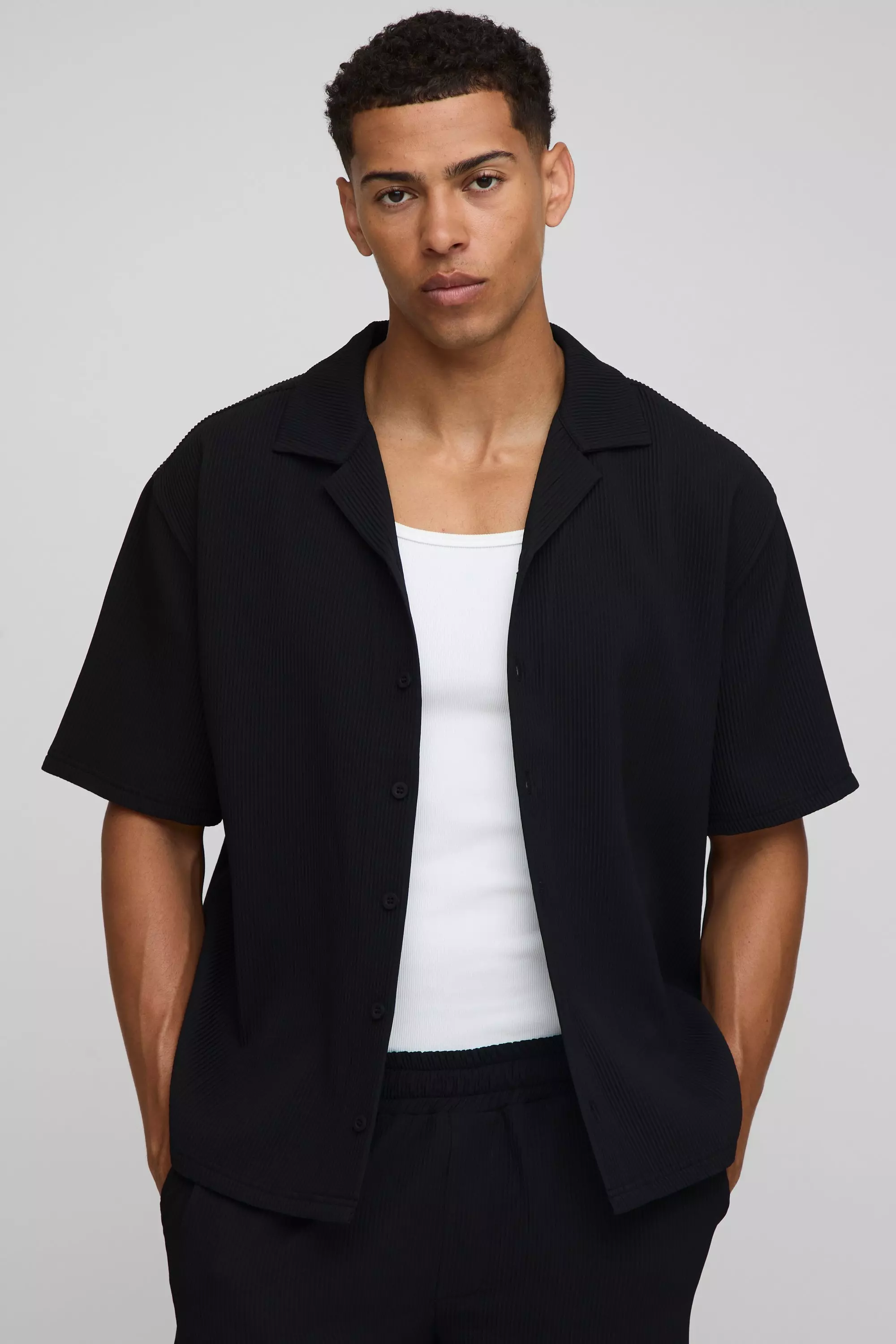 Short Sleeve Revere Oversized Fit Pleated Shirt | boohooMAN USA