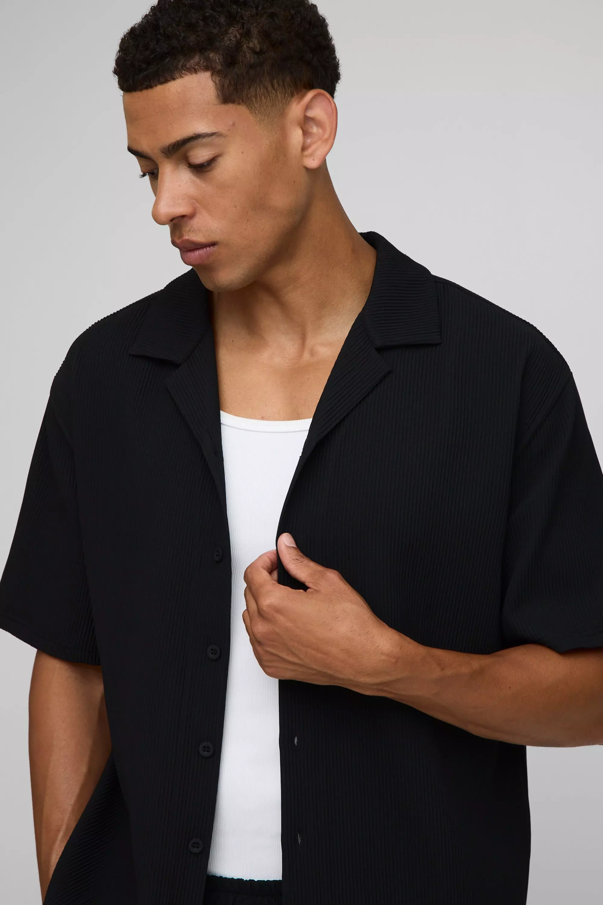 Short Sleeve Revere Oversized Fit Pleated Shirt | boohooMAN USA