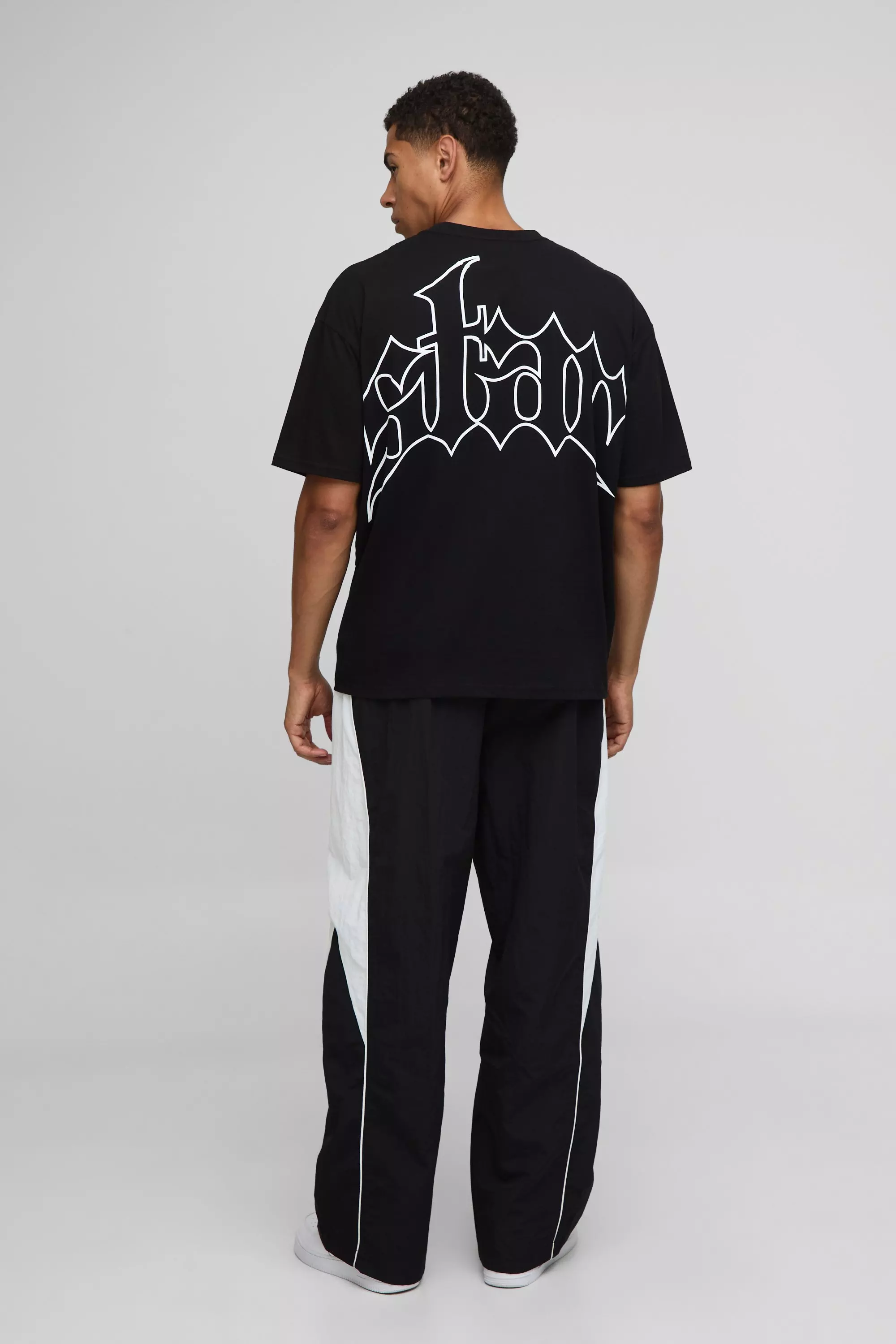 Black Oversized Star Graphic T Shirt | boohooMAN USA