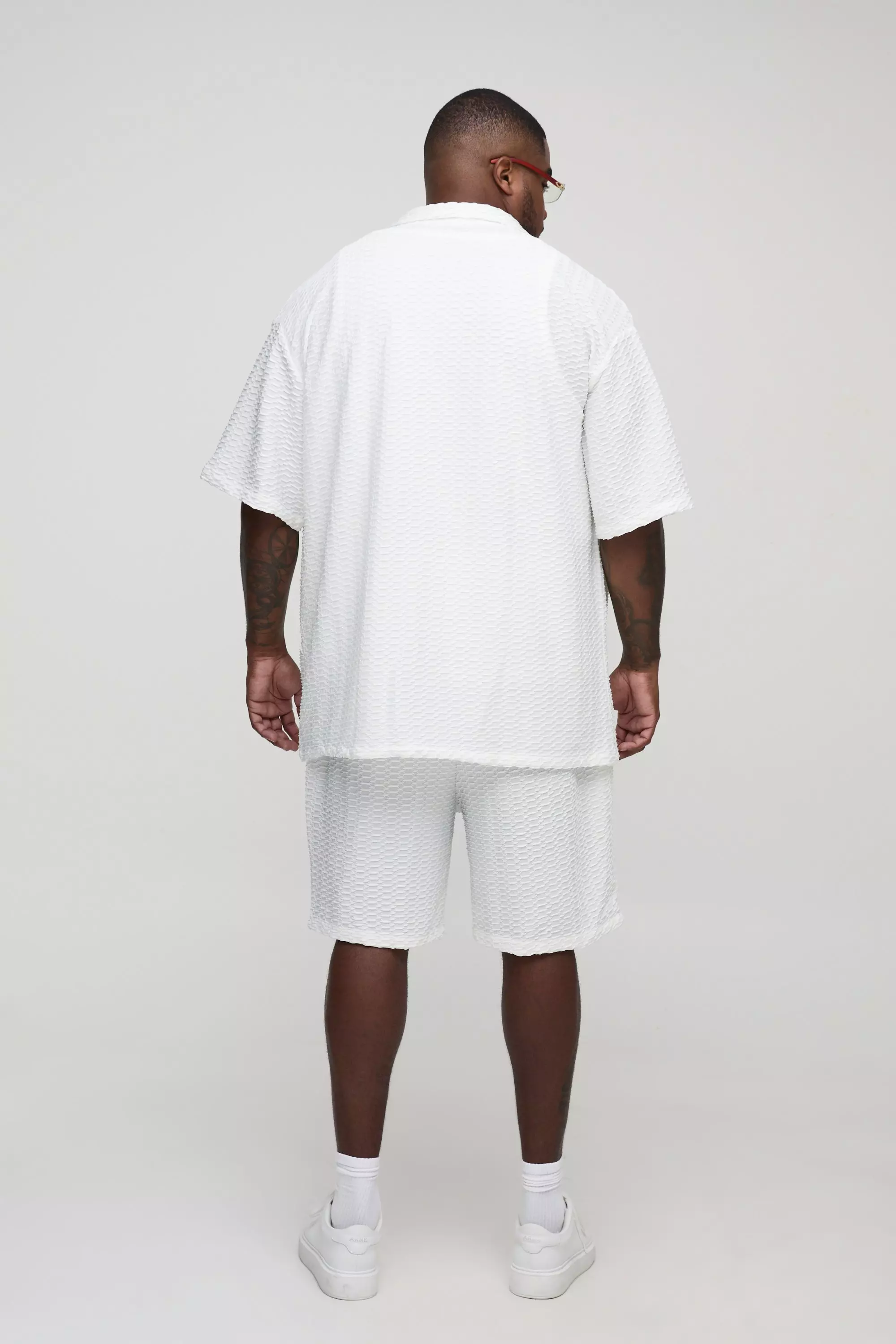 Grande taille - Ensemble texturé avec chemise et short | boohooMAN FR
