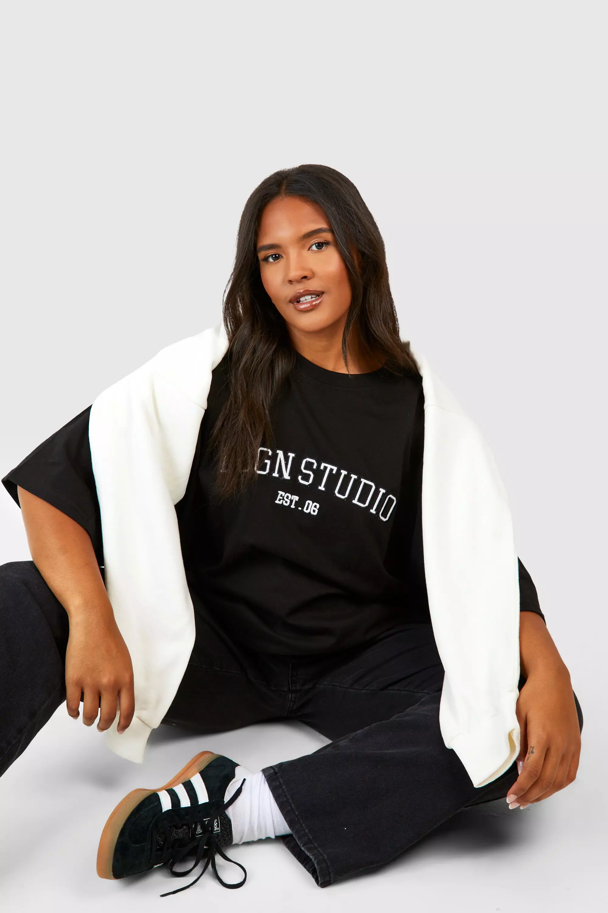 Black DSGN Studio Applique Oversized T-shirt alternative image