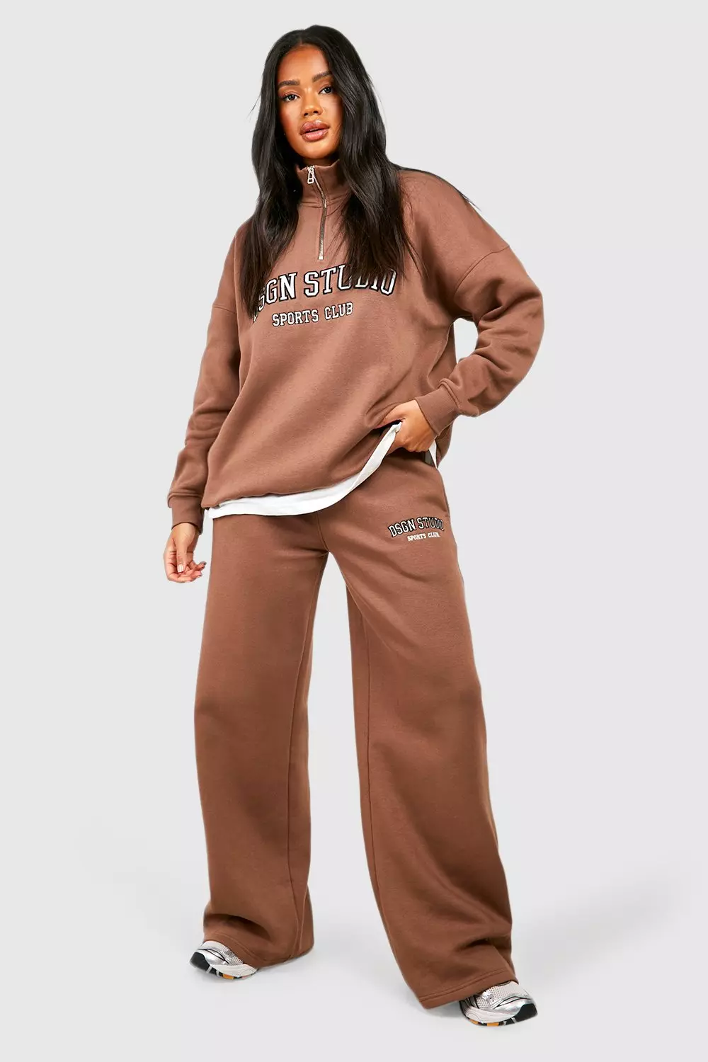 Mocha DSGN Studio Applique Straight Leg Jogger alternative image