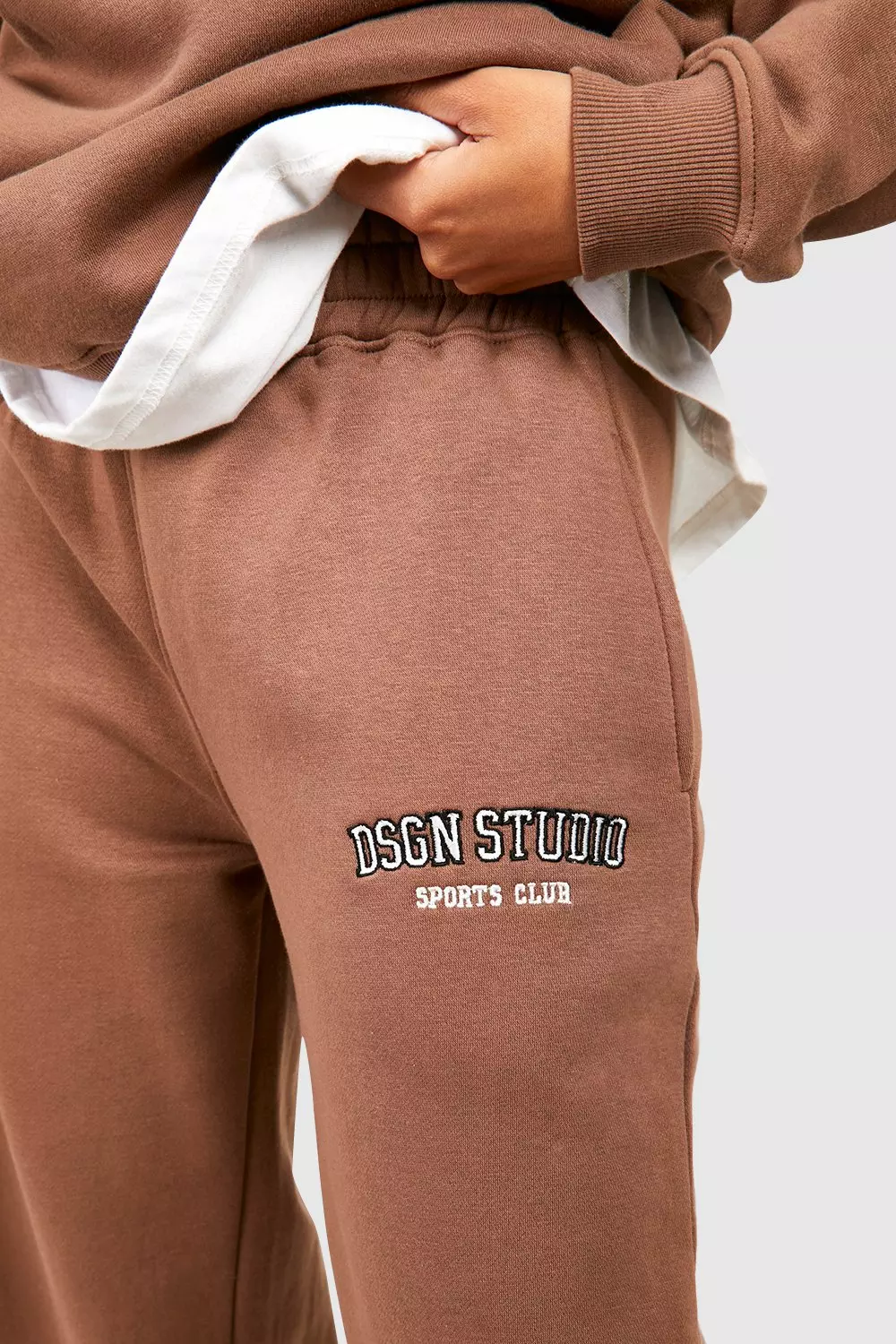Mocha DSGN Studio Applique Straight Leg Jogger alternative image