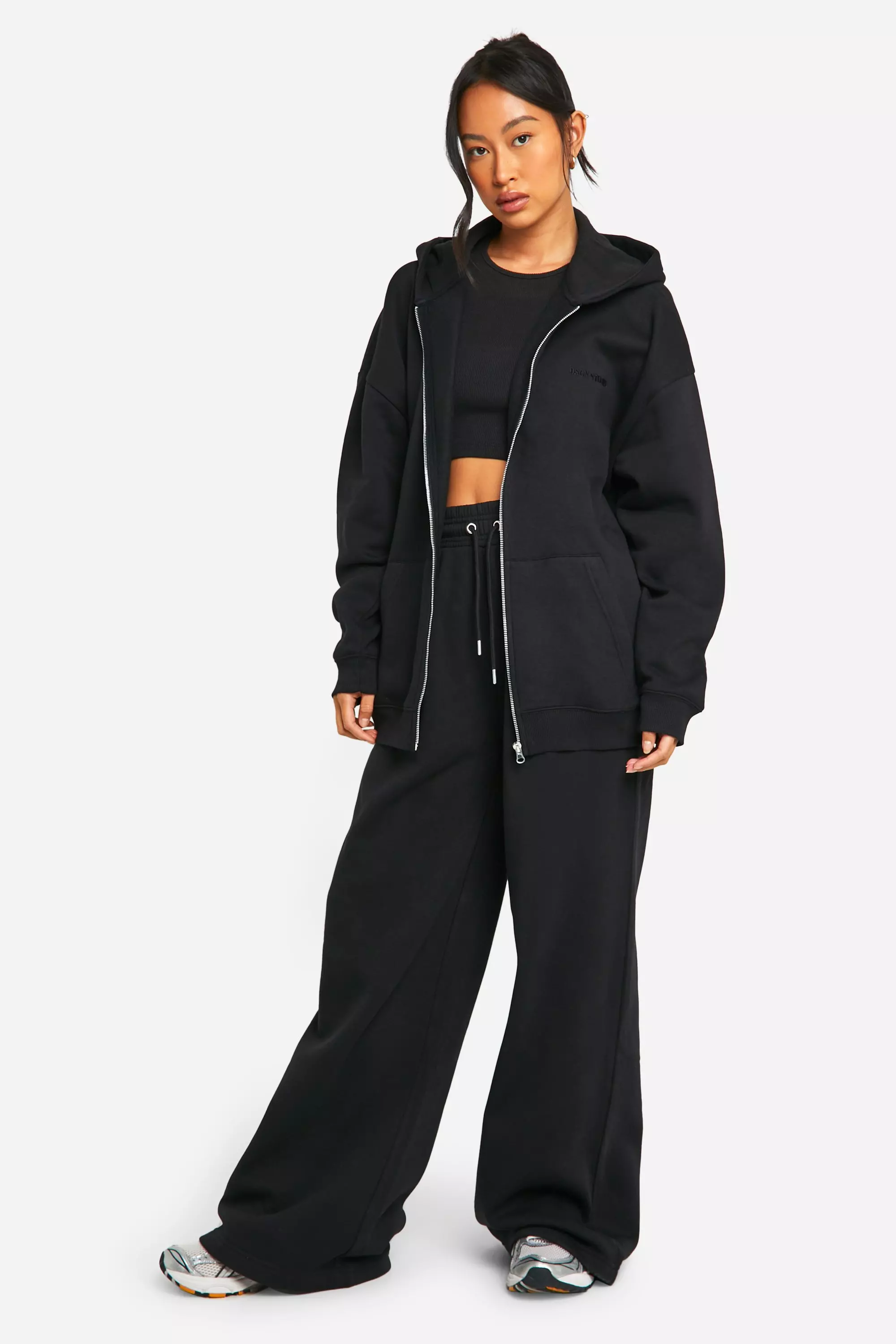 Black DSGN Studio Embroidered Wide Leg Jogger alternative image