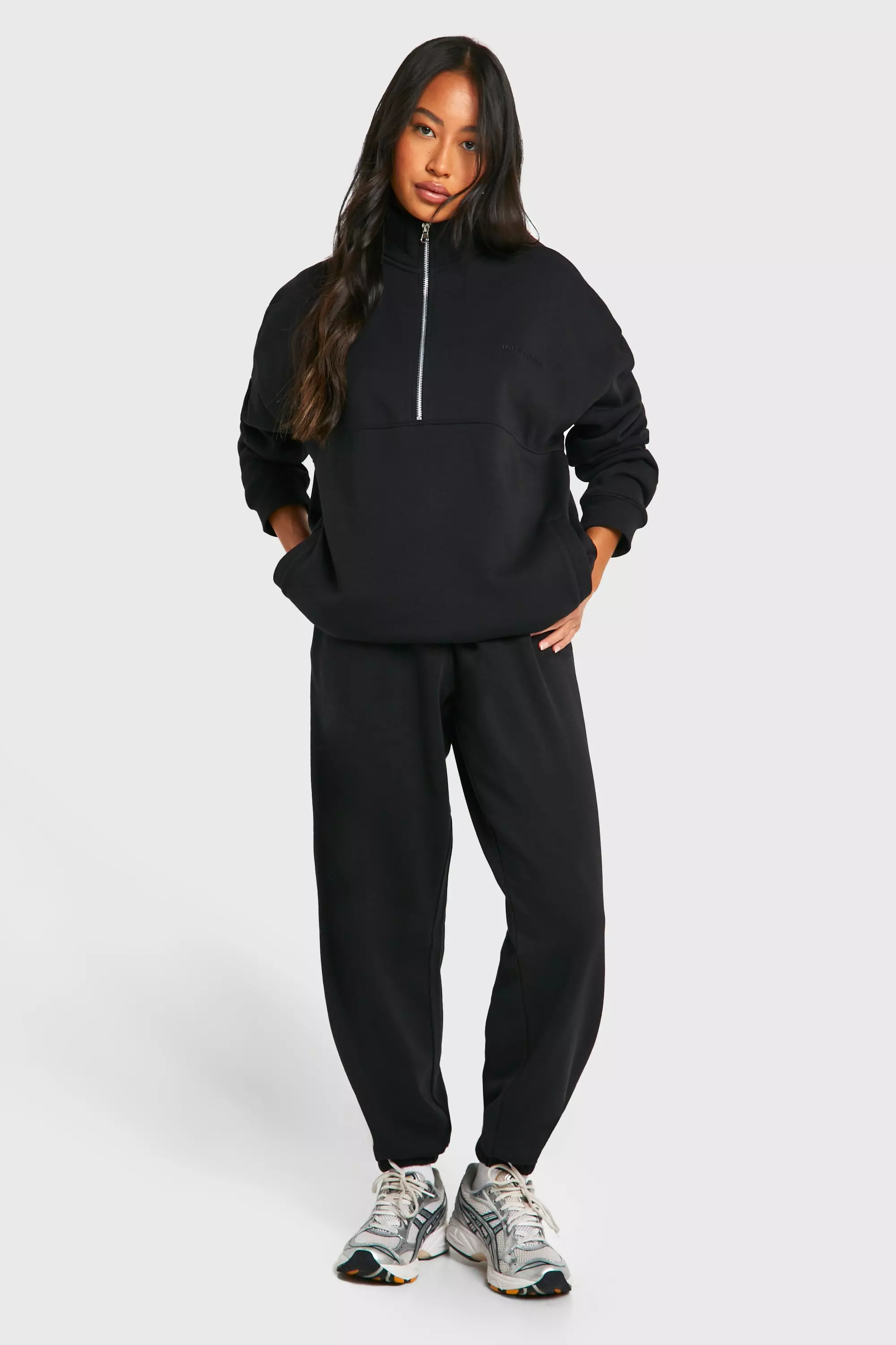 Black DSGN Studio Embroidered Cuffed Oversized Jogger alternative image