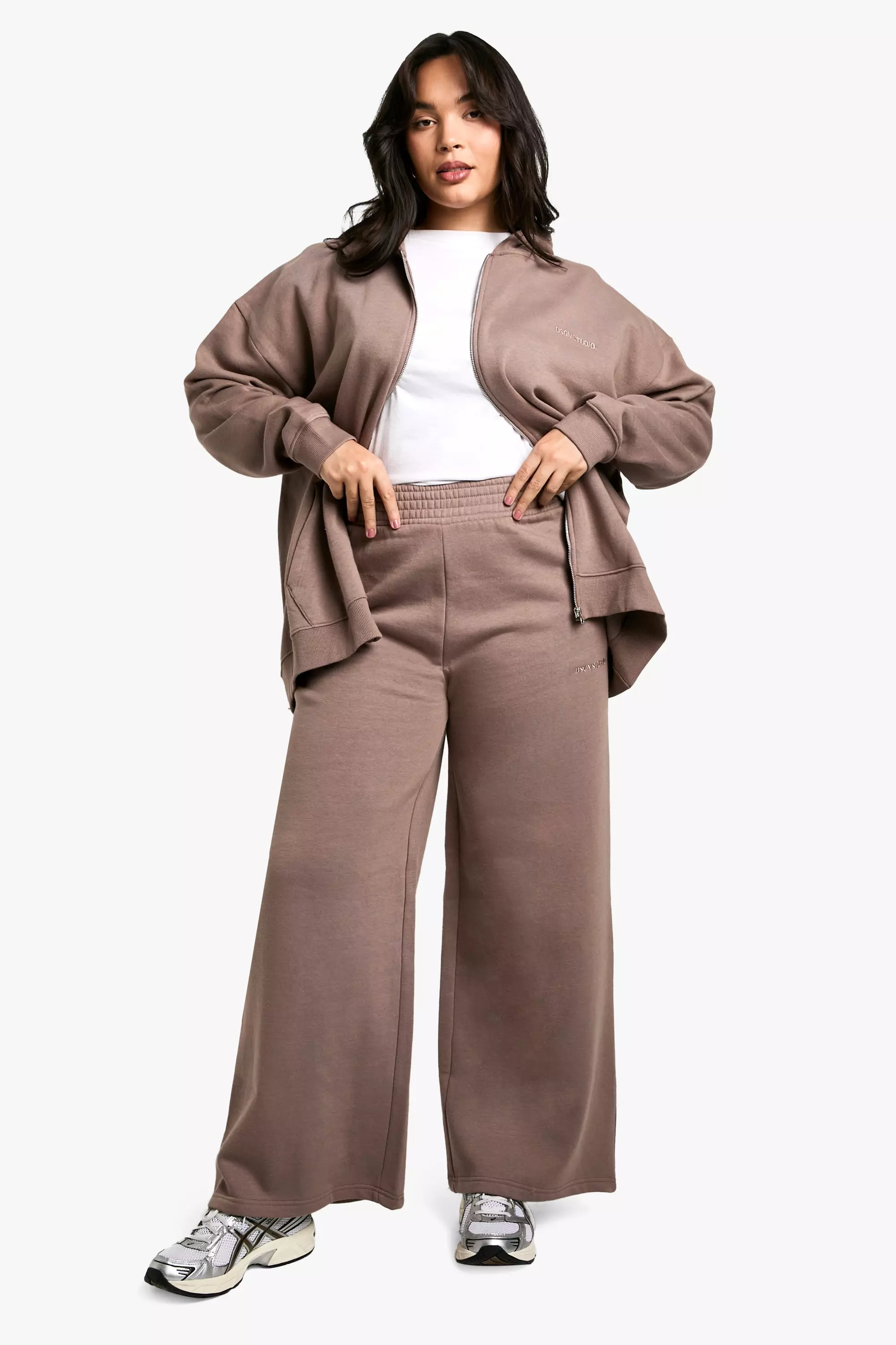 Mocha Plus DSGN Studio Embroidered Straight Leg Jogger alternative image