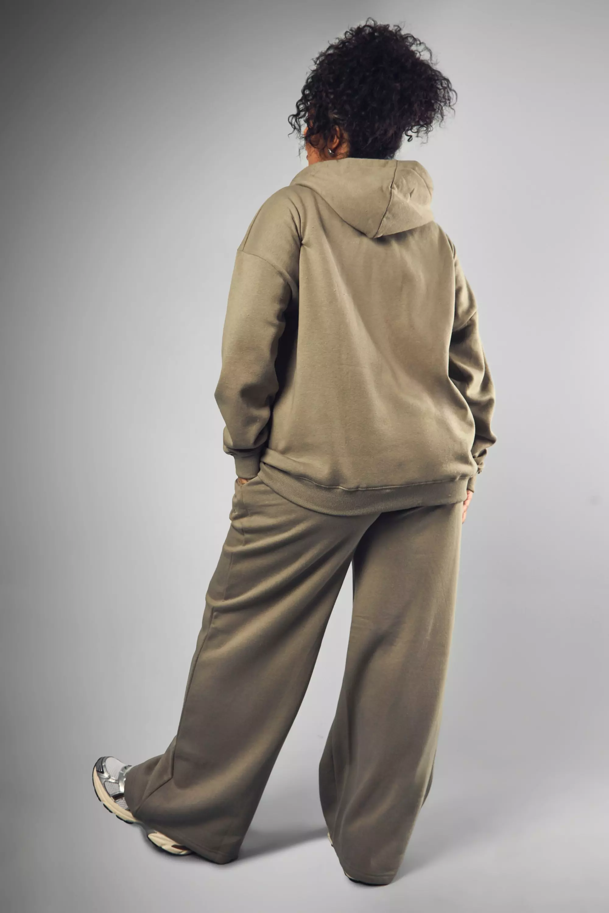 Khaki Plus DSGN Studio Embroidered Wide Leg Jogger alternative image