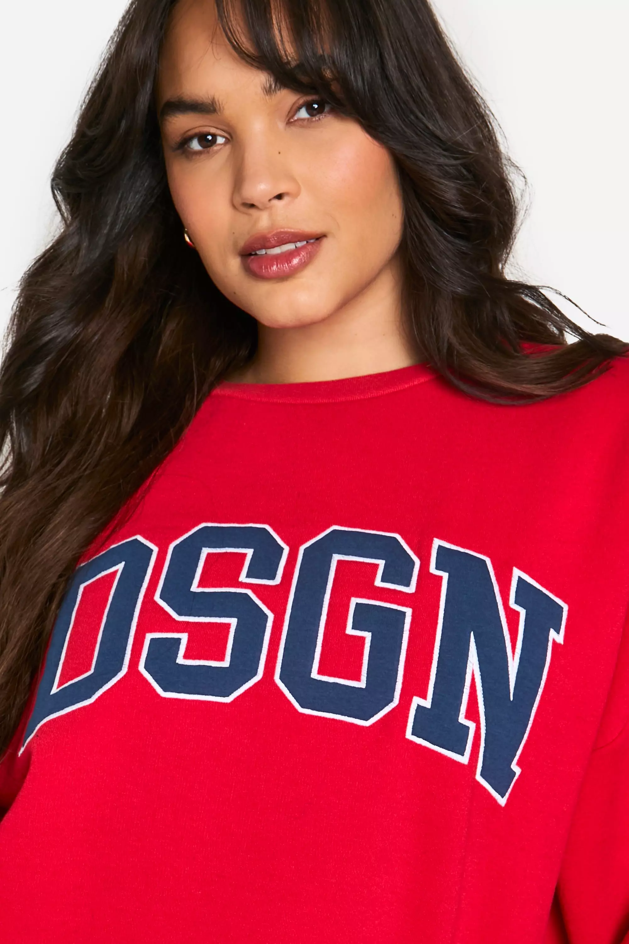 Red Plus DSGN Applique Sweatshirt alternative image