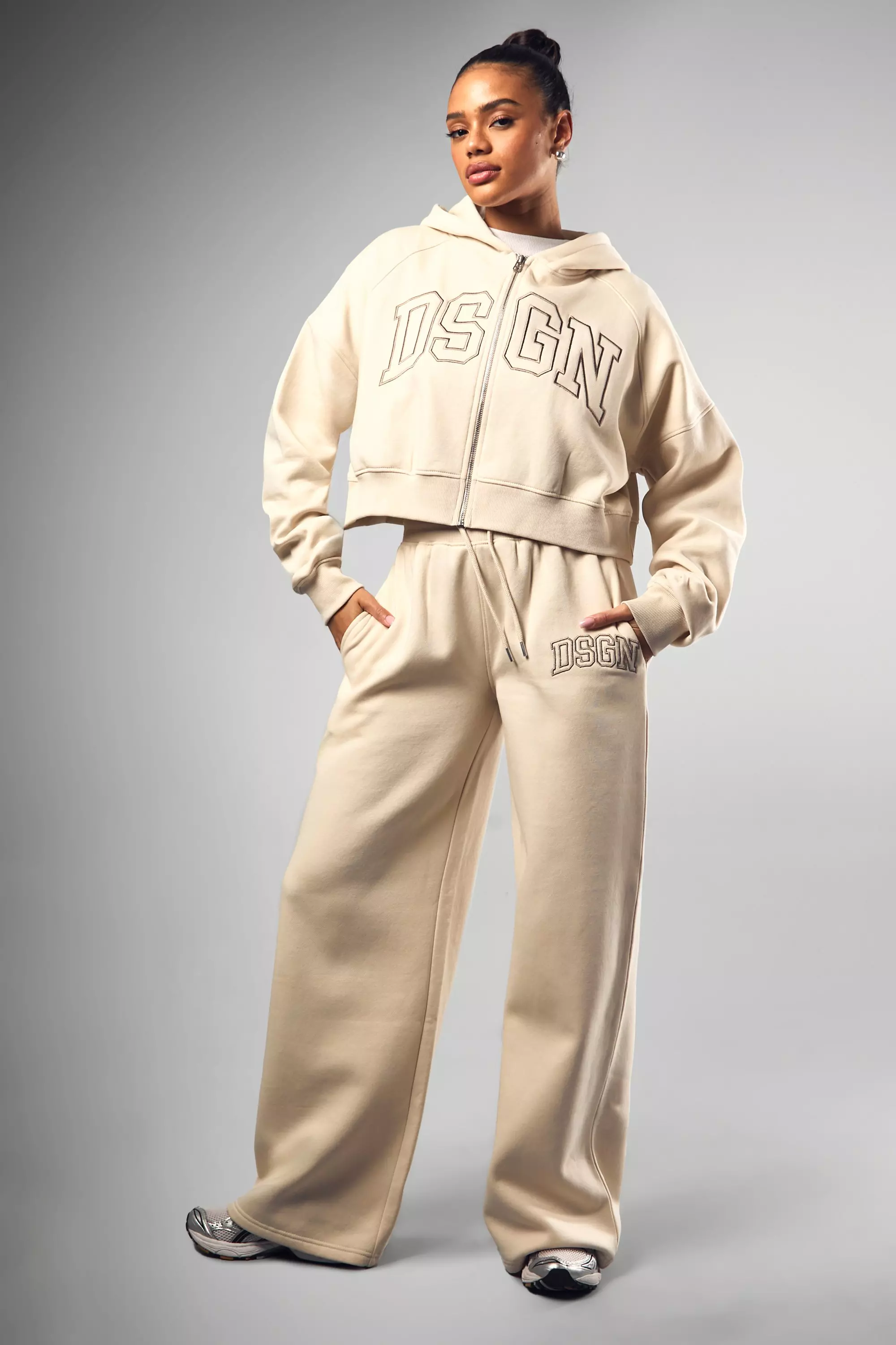 Ecru DSGN Collegiate Embroidered Straight Leg Jogger alternative image