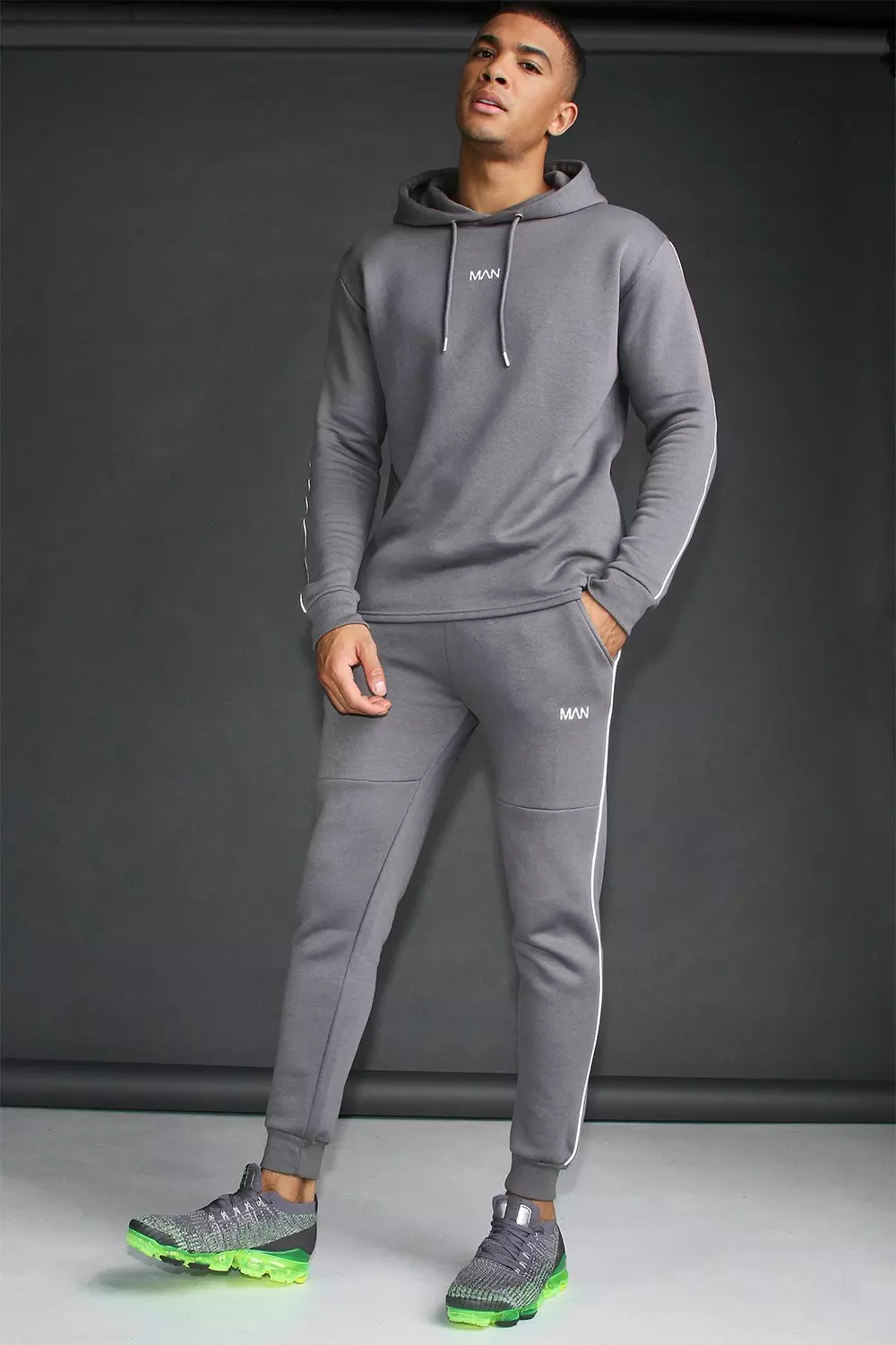 MAN Active Skinny Fit Reflective Piping Tracksuit boohooMAN IE