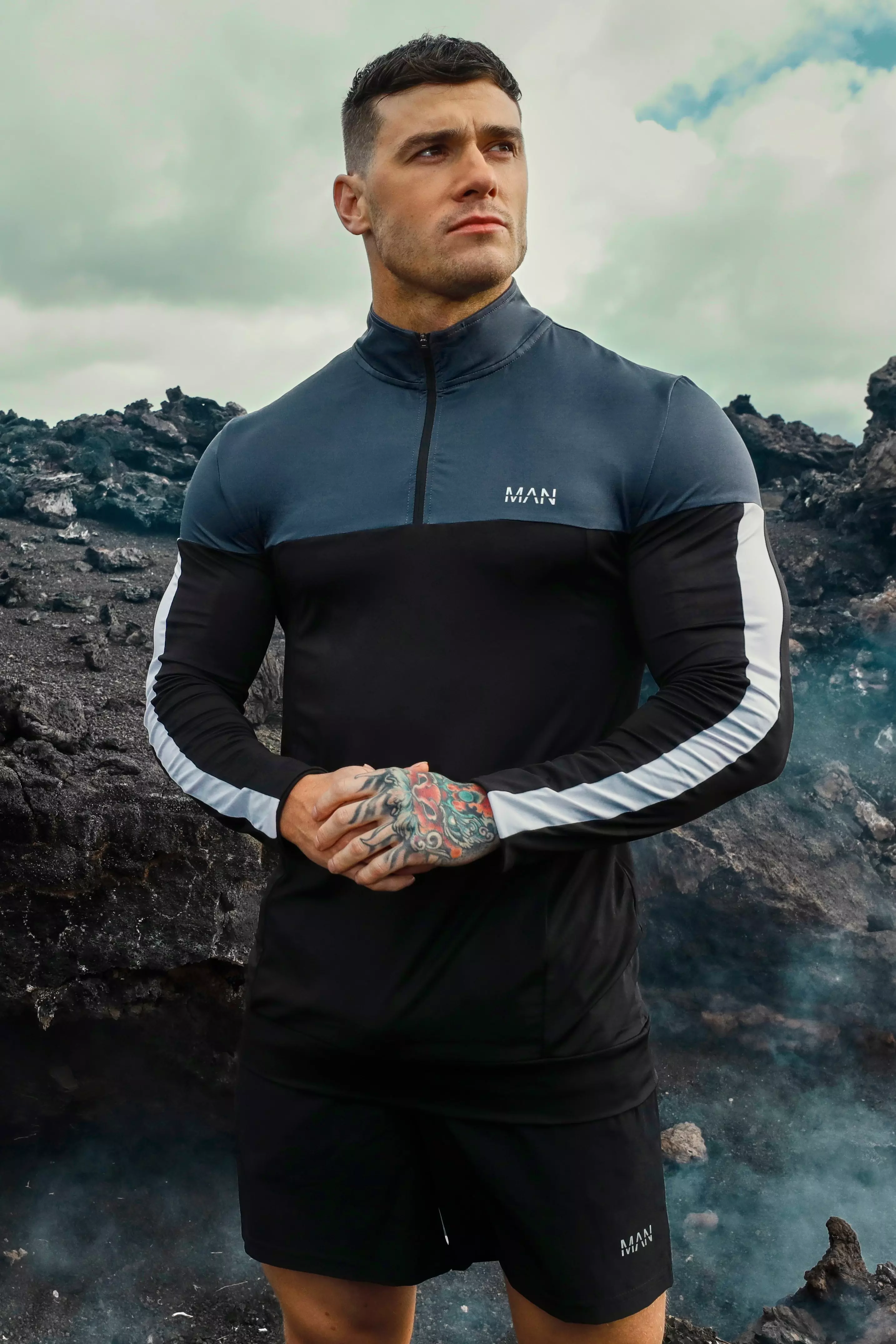 MAN Active Skinny 1/4 Zip Funnel Neck Top alternatieve afbeelding