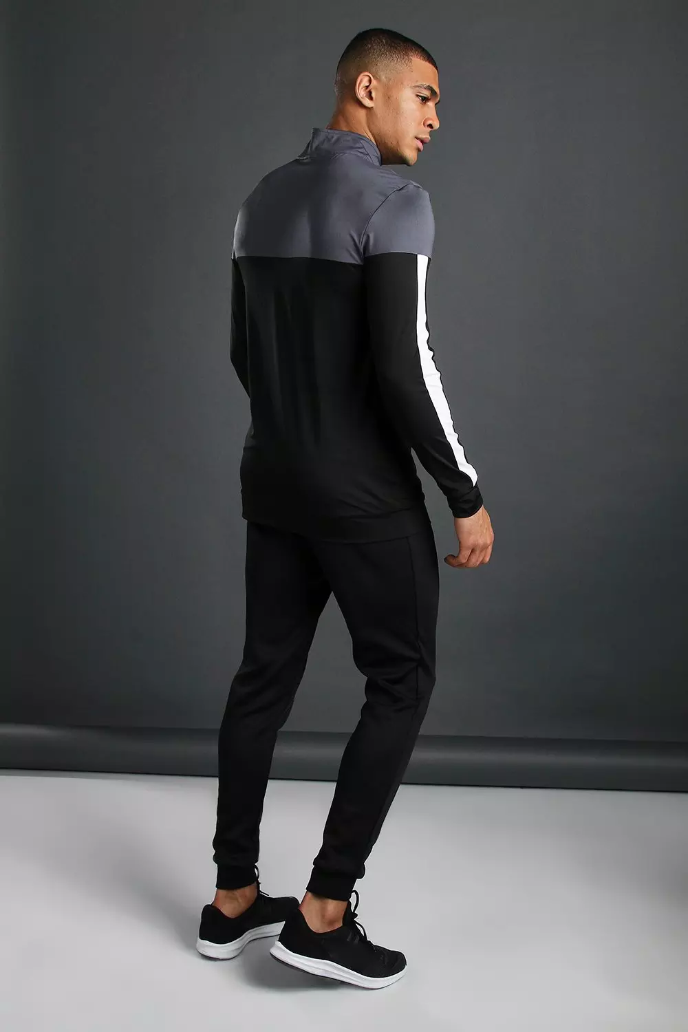 MAN Active Skinny 1/4 Zip Funnel Neck Top alternatieve afbeelding