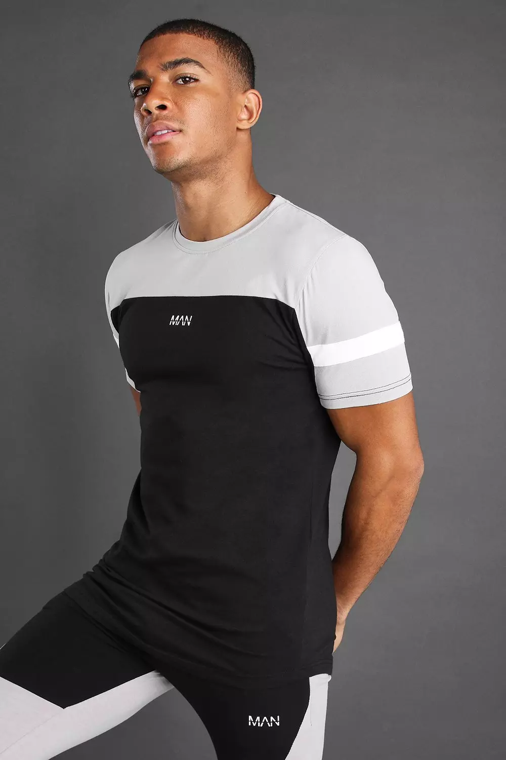 Muscle fit curved hem t shirt store
