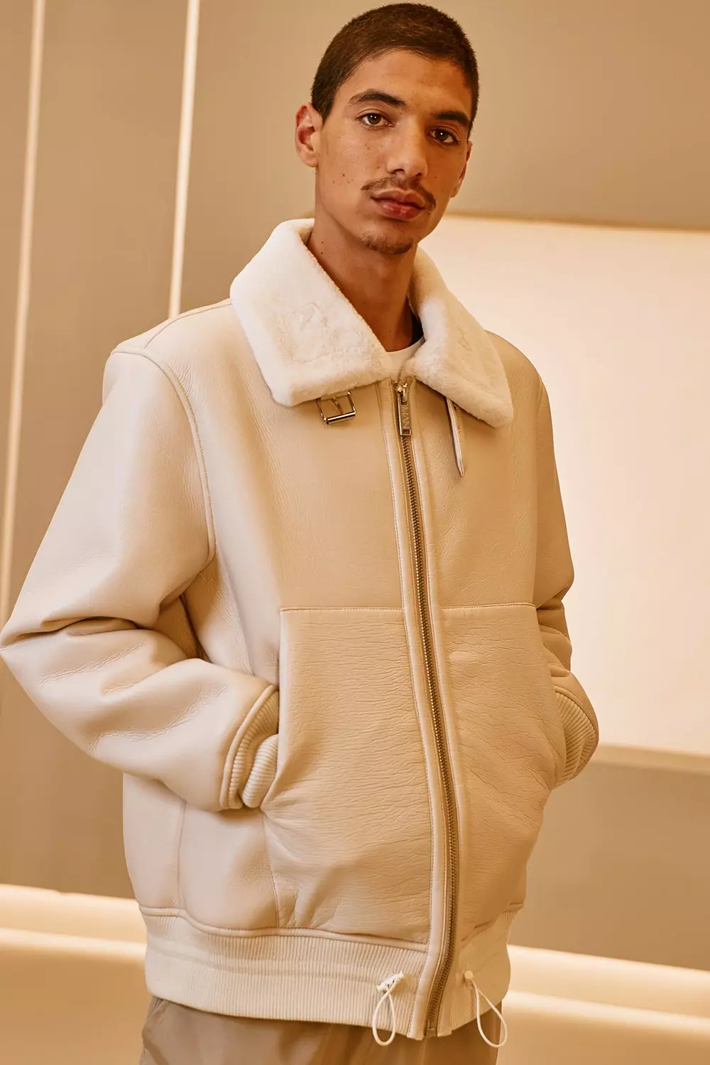 Bomber style aviateur à col en synthétique, Crème autre image
