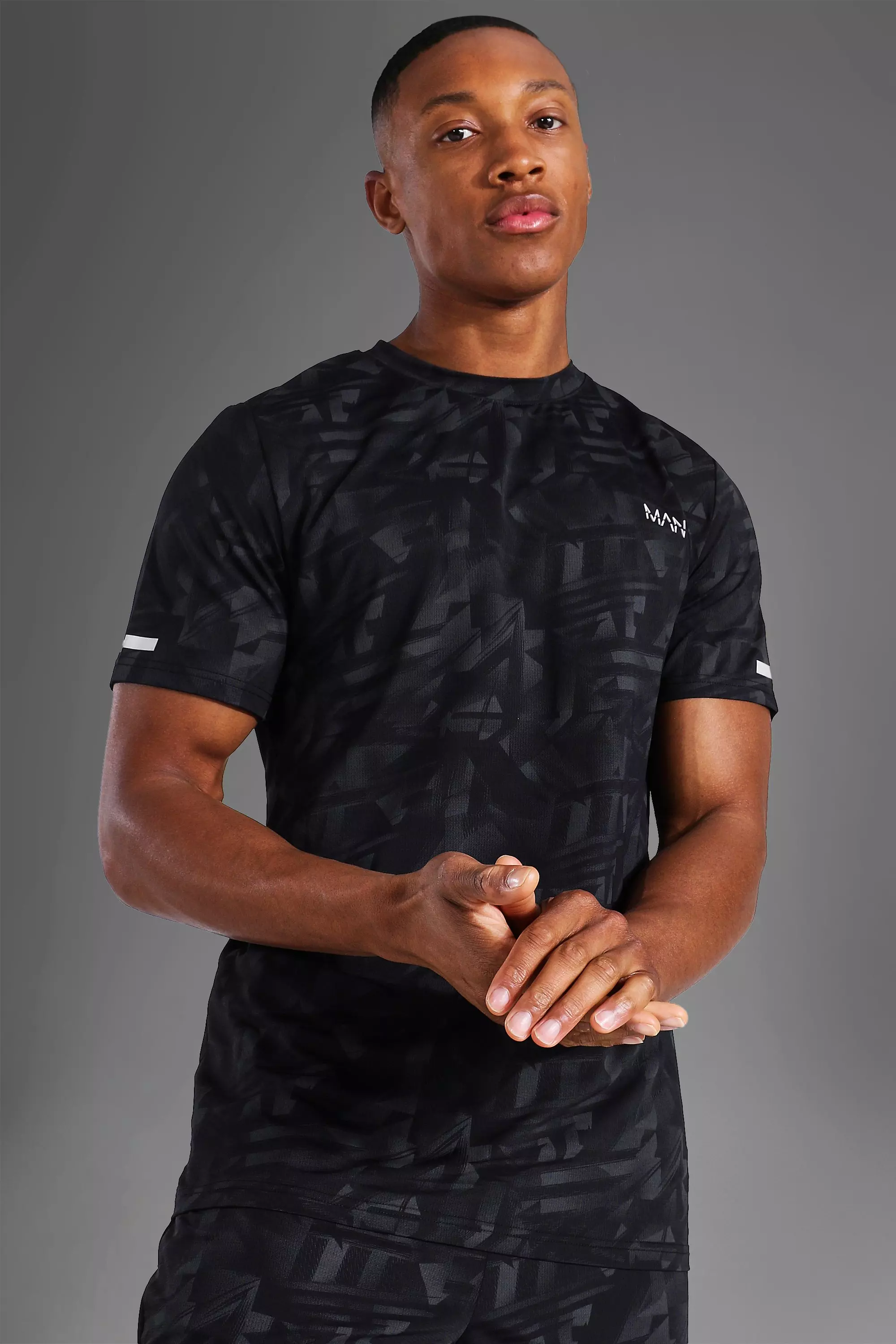 Man Active Abstract Print Reg Fit TShirt Black