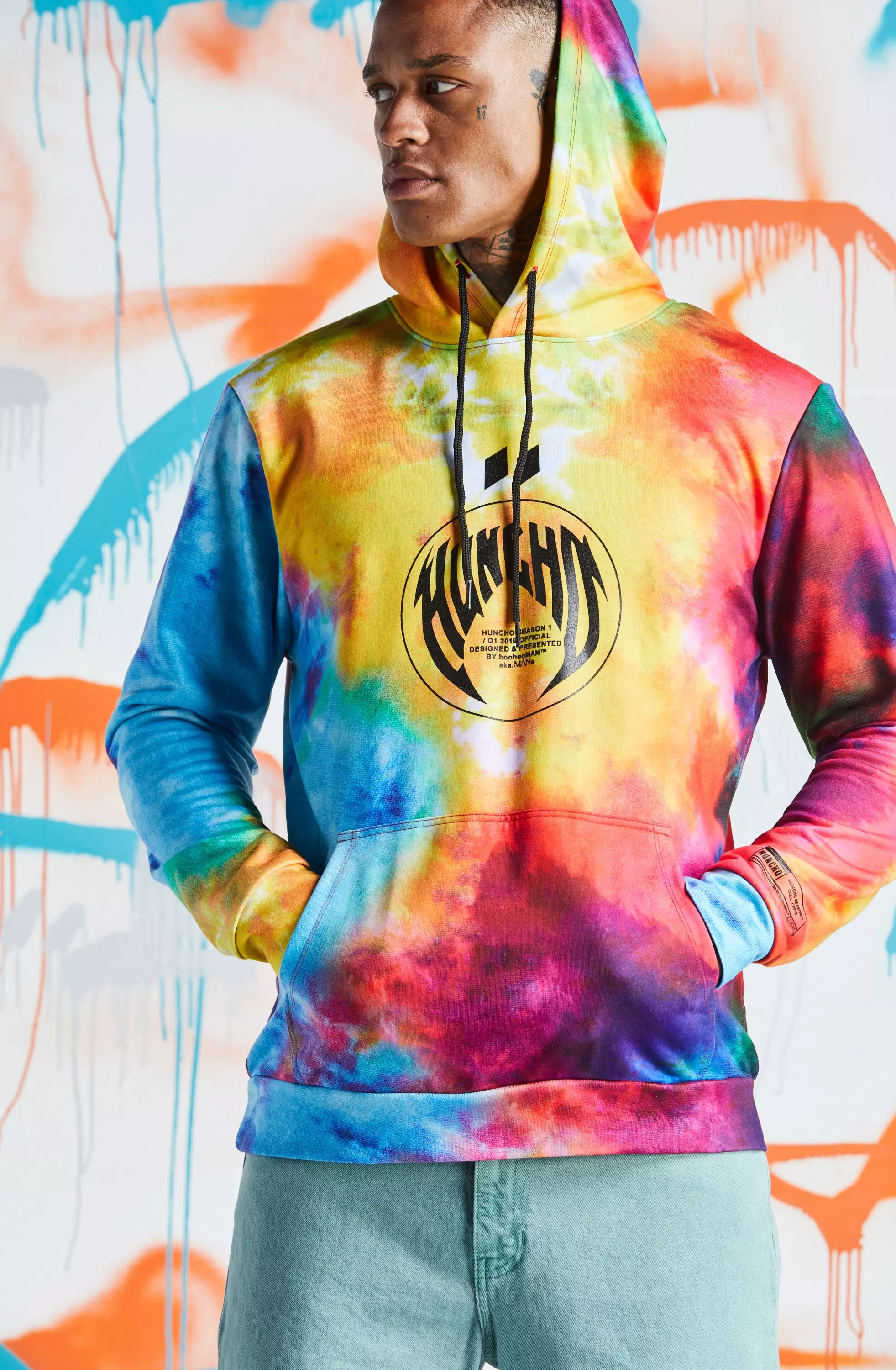 Quavo sweat a capuche tie dye arc en ciel avec imprime boohooMAN FR