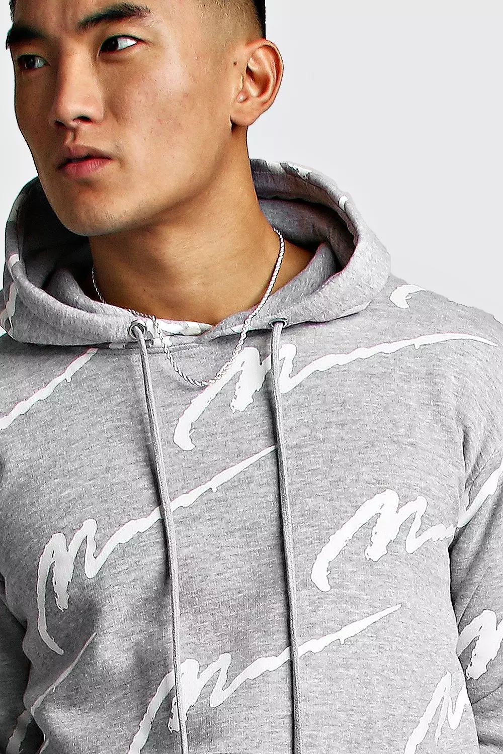 Trainingsanzug mit Kapuze und All Over MAN Print boohooMAN DE