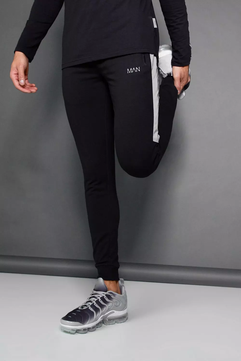 Active Muscle Fit Jogger With Reflective Panel boohooMAN USA