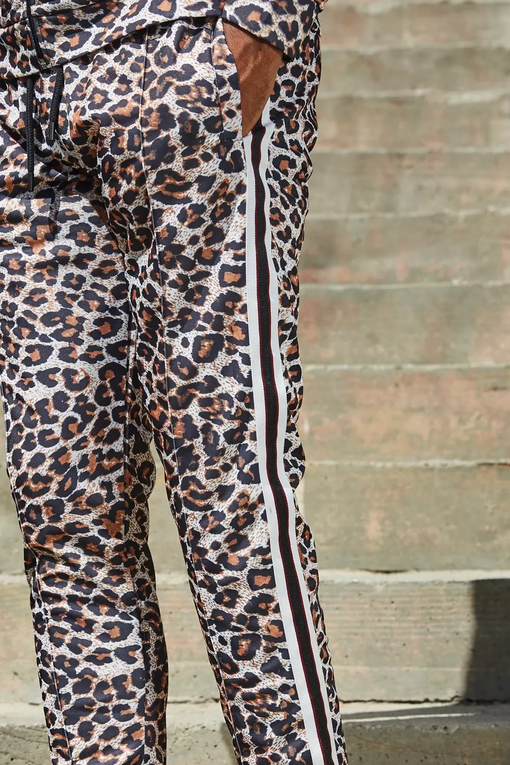 Jogginghosen mit Leoparden-Print alternatives Bild