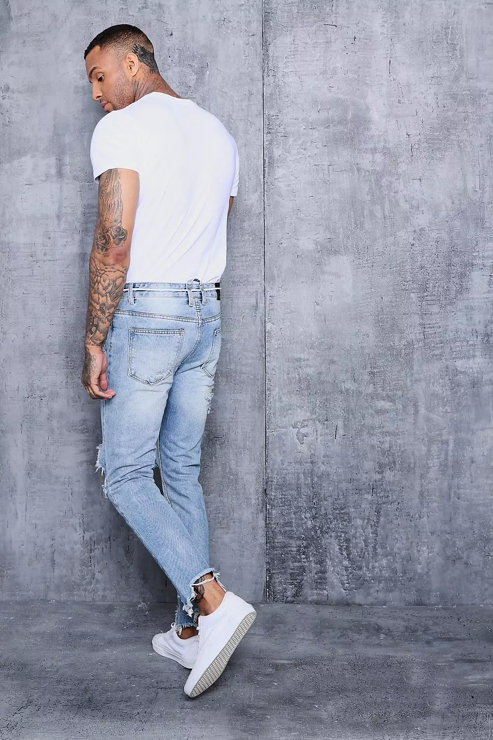 Skinny Fit Jeans With Ripped Knee And Hem alternative image