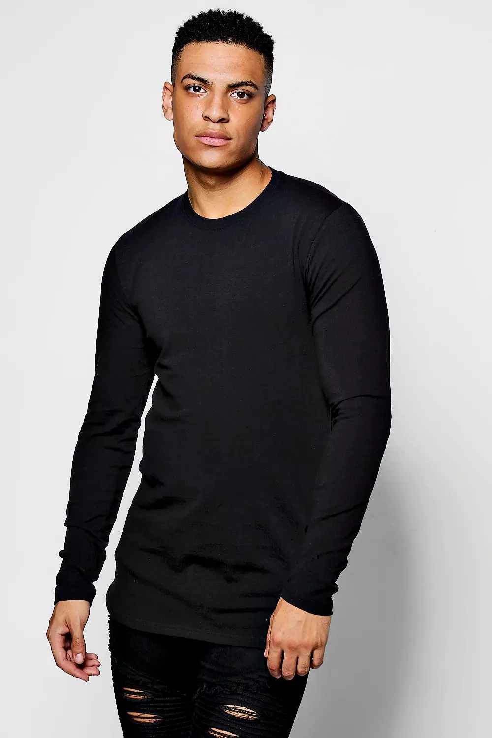 Muscle Fit Long Sleeve Curve Hem T-Shirt alternative image