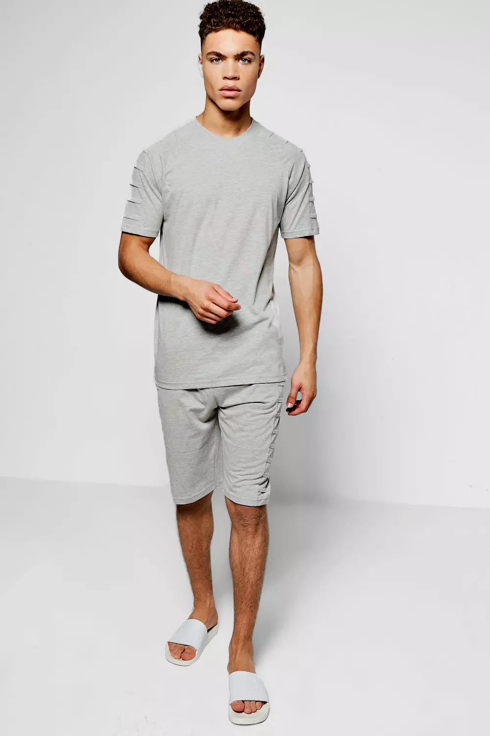 Zweiteiler aus T-Shirt in Biker-Optik und Shorts alternatives Bild