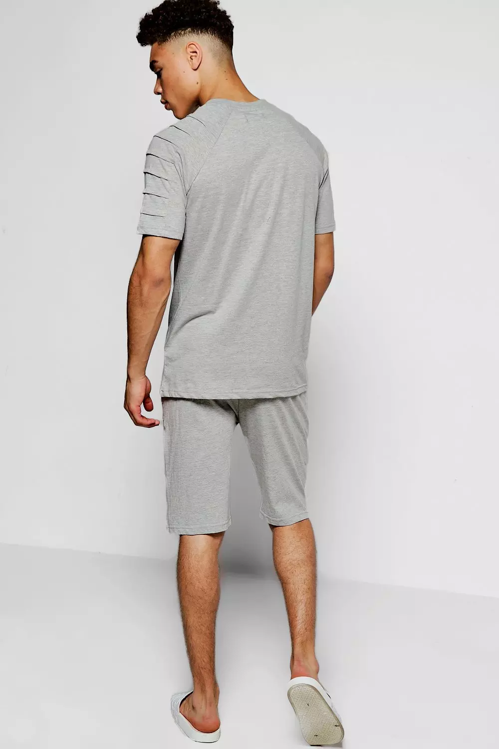 Zweiteiler aus T-Shirt in Biker-Optik und Shorts alternatives Bild