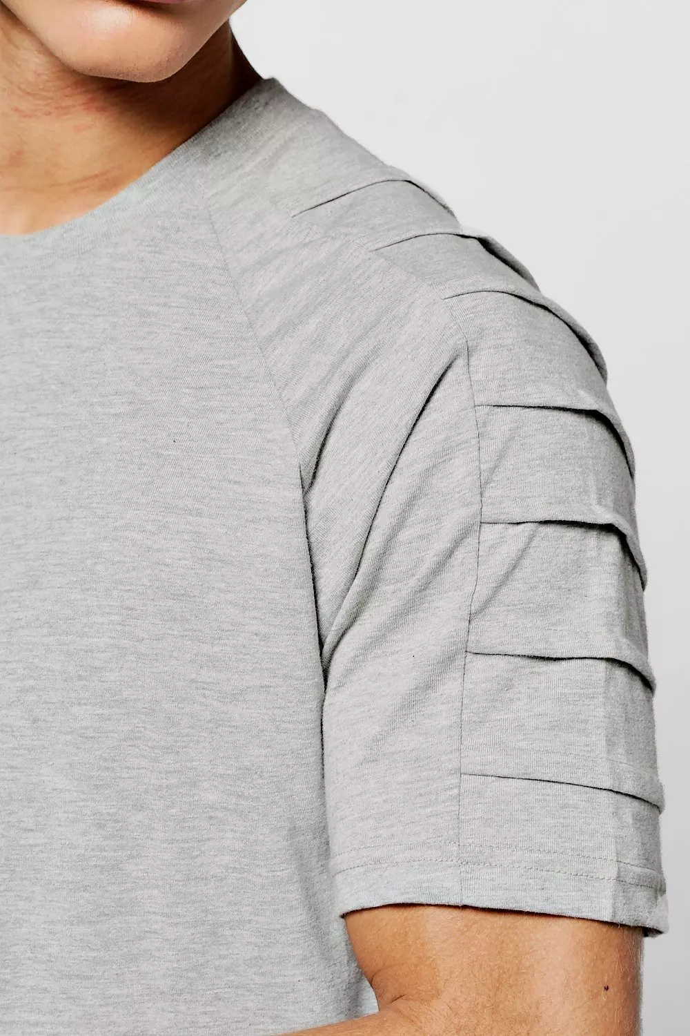 Zweiteiler aus T-Shirt in Biker-Optik und Shorts alternatives Bild
