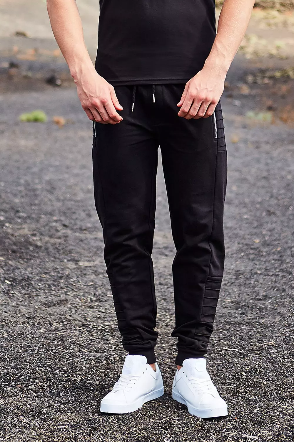 Schmal geschnittene Biker-Jogginghose alternatives Bild