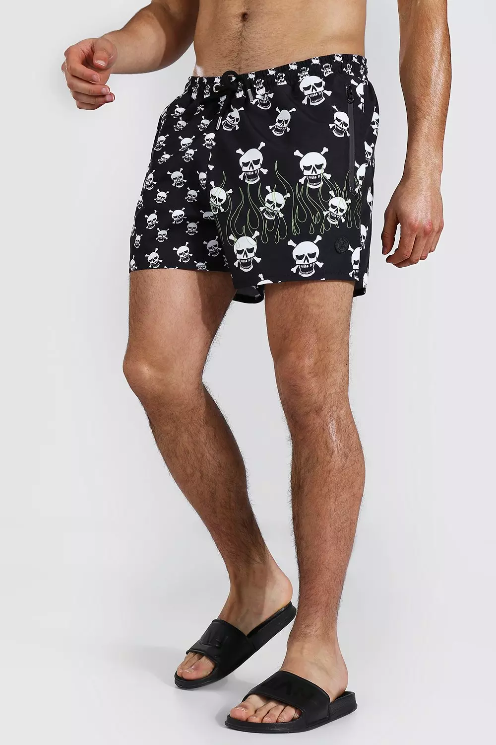 Short de bain court a imprime tete de mort sur l ensemble boohooMAN FR