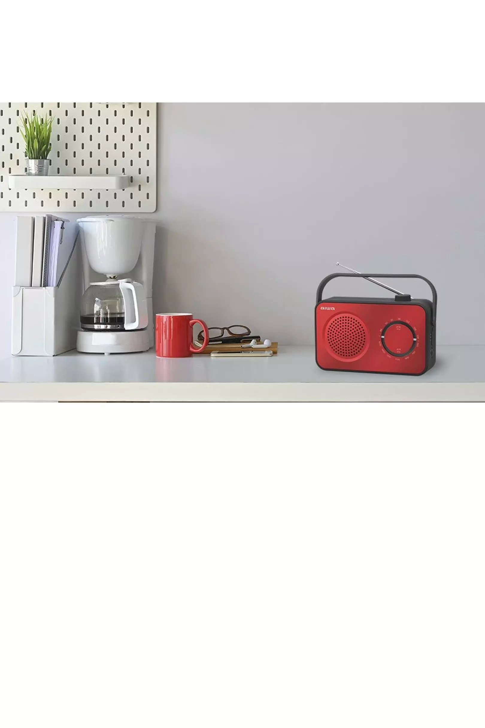 Red R-190 Portable Radio alternative image